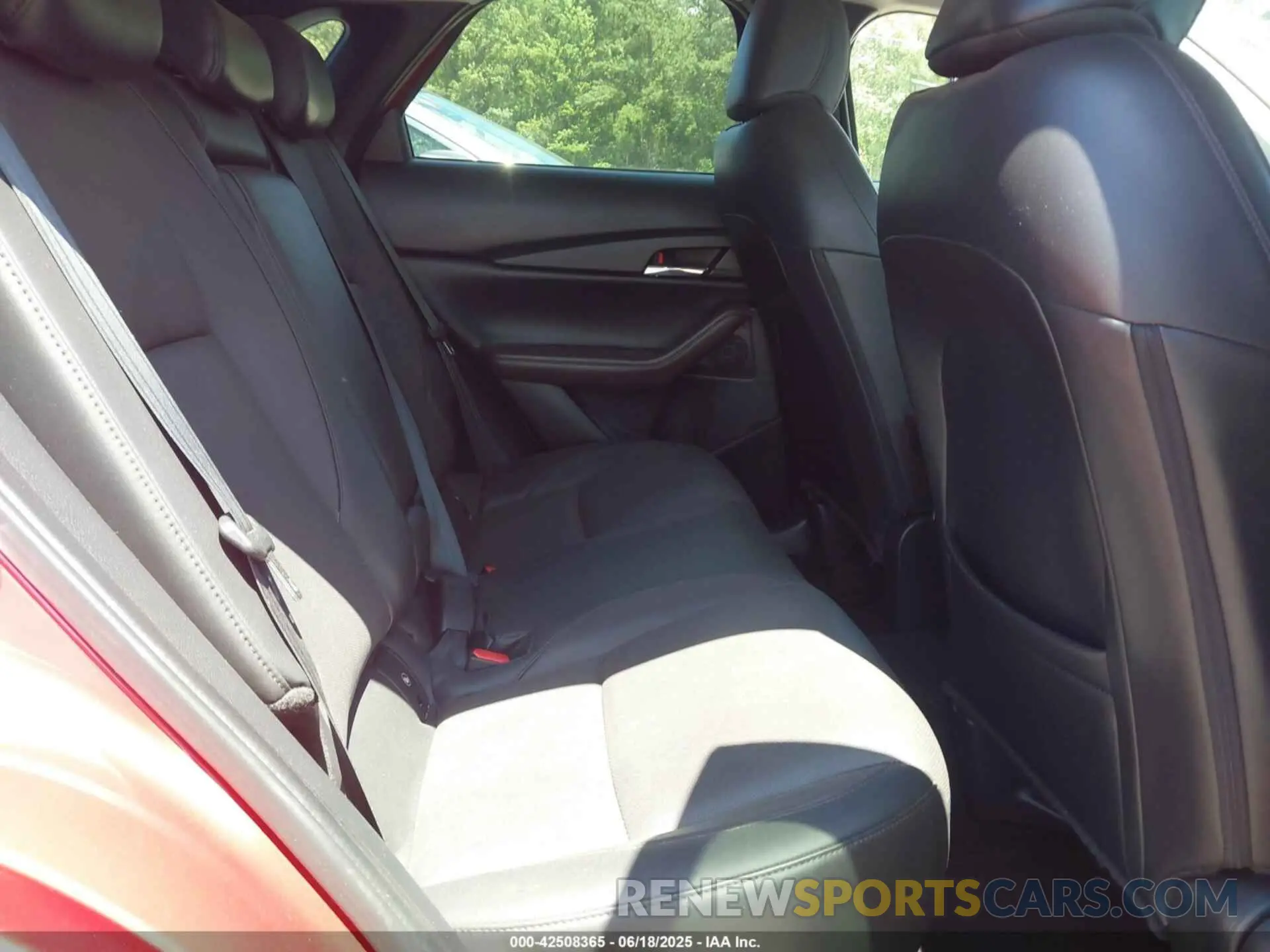 8 fotografías del automóvil dañado 3MVDMBDL2NM413756 MAZDA CX-30 2022