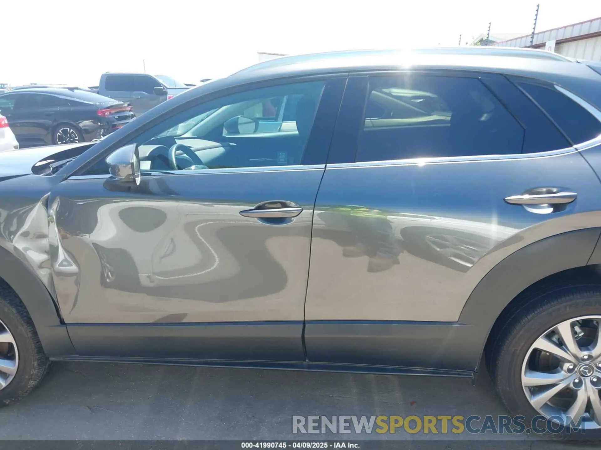 14 fotografías del automóvil dañado 3MVDMBDL5NM416649 MAZDA CX-30 2022