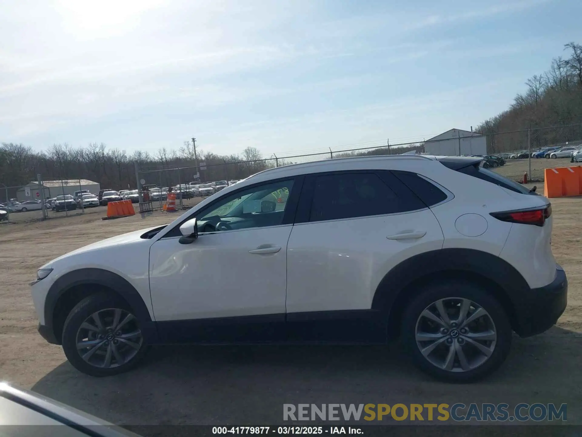 13 fotografías del automóvil dañado 3MVDMBDL7NM412263 MAZDA CX-30 2022