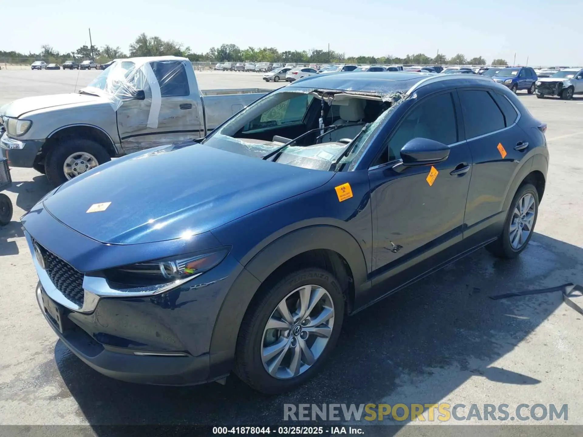 2 fotografías del automóvil dañado 3MVDMBDL8NM450181 MAZDA CX-30 2022