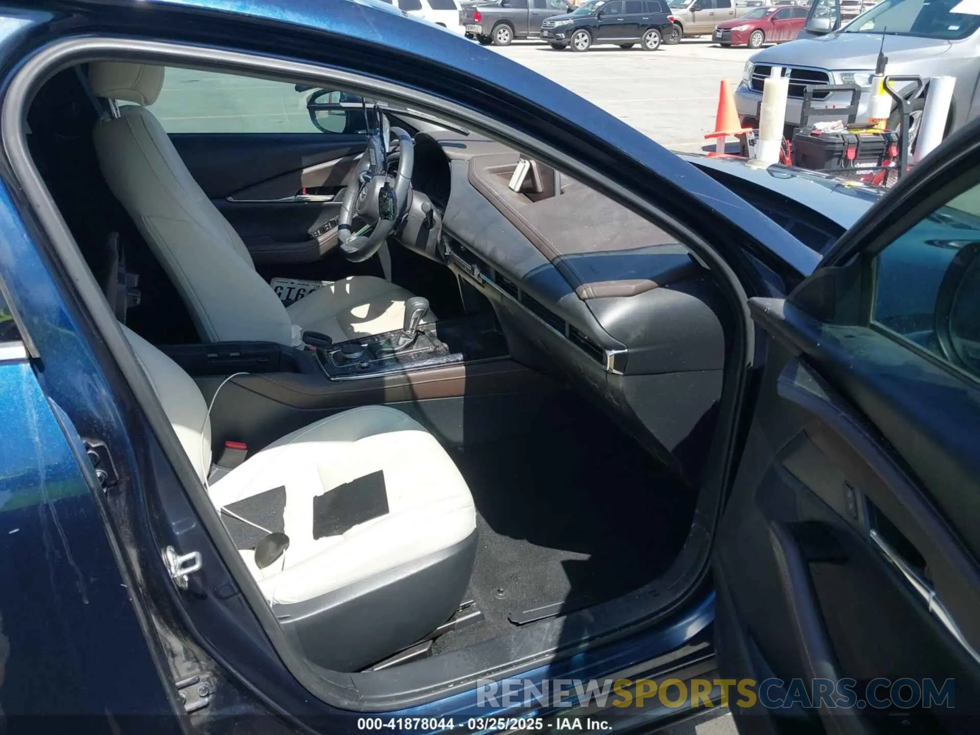 5 fotografías del automóvil dañado 3MVDMBDL8NM450181 MAZDA CX-30 2022