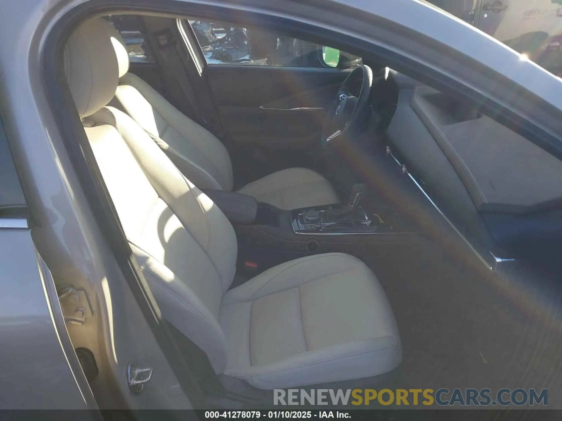 5 fotografías del automóvil dañado 3MVDMBEY7NM445788 MAZDA CX-30 2022