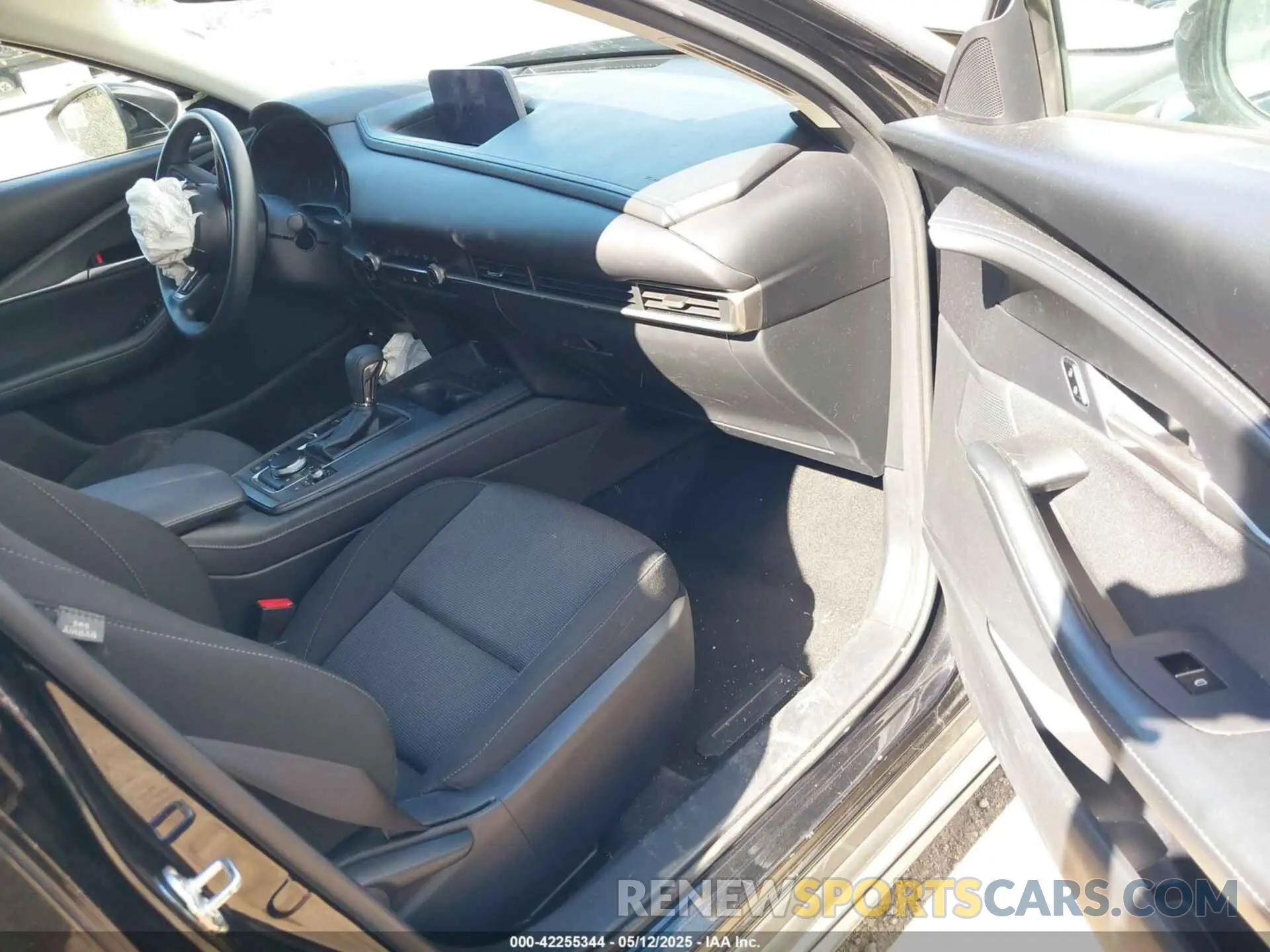 5 fotografías del automóvil dañado 3MVDMBAM0PM519901 MAZDA CX-30 2023
