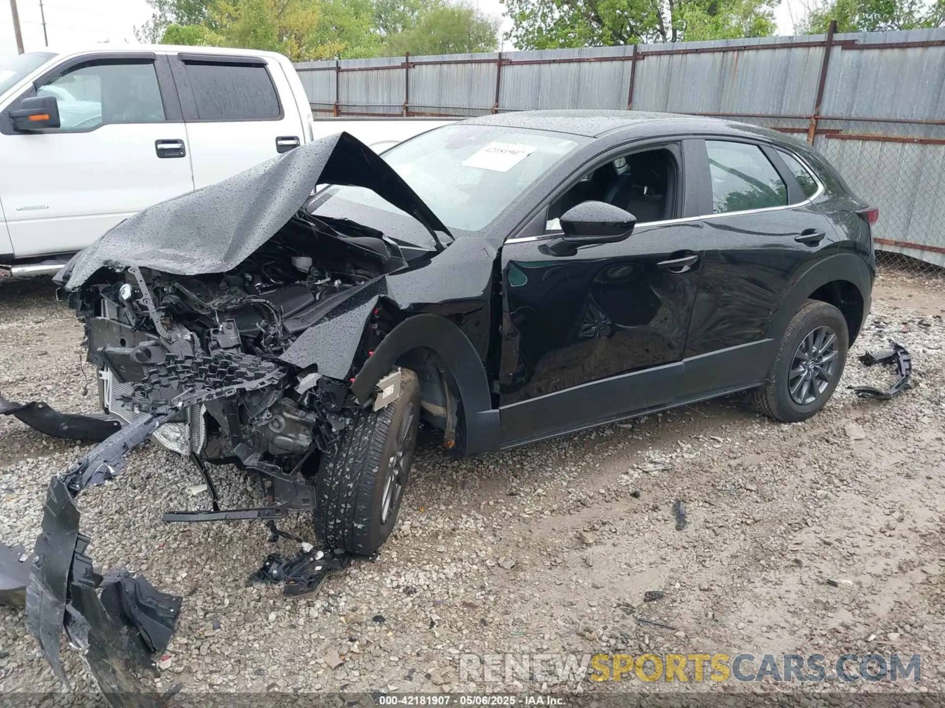 2 fotografías del automóvil dañado 3MVDMBAM7PM561904 MAZDA CX-30 2023