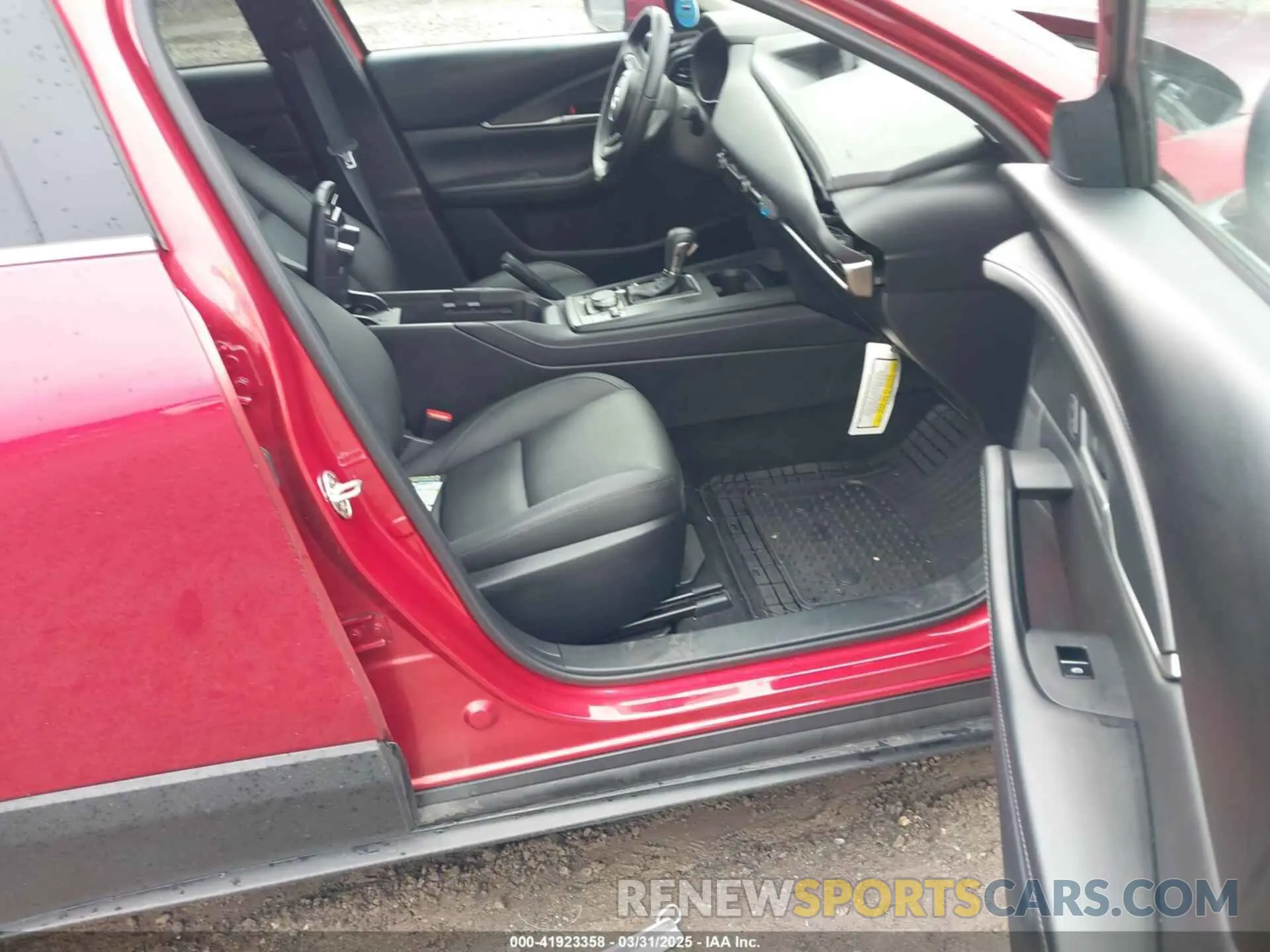5 fotografías del automóvil dañado 3MVDMBBM0PM546997 MAZDA CX-30 2023