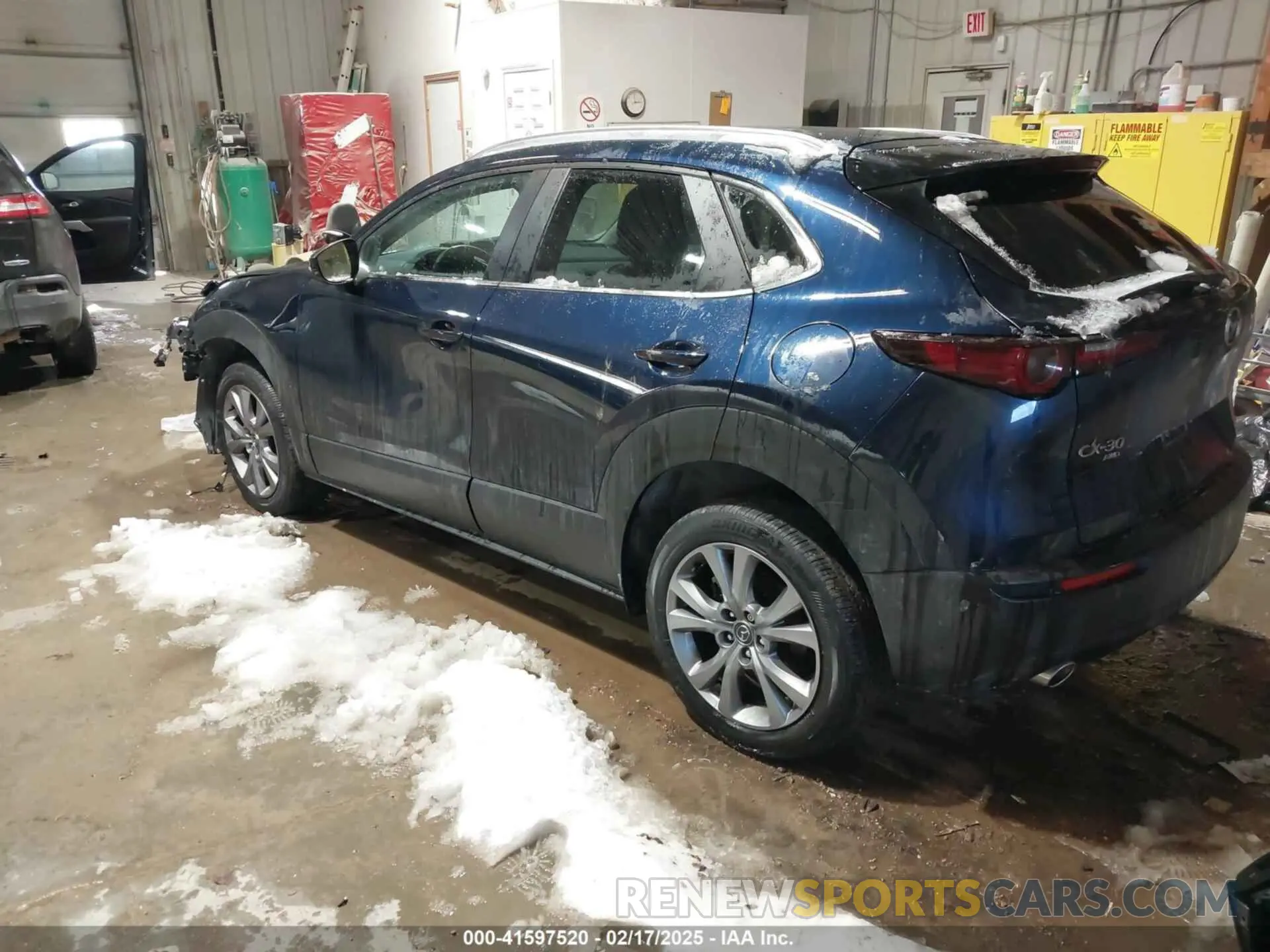 3 fotografías del automóvil dañado 3MVDMBBM2PM583968 MAZDA CX-30 2023