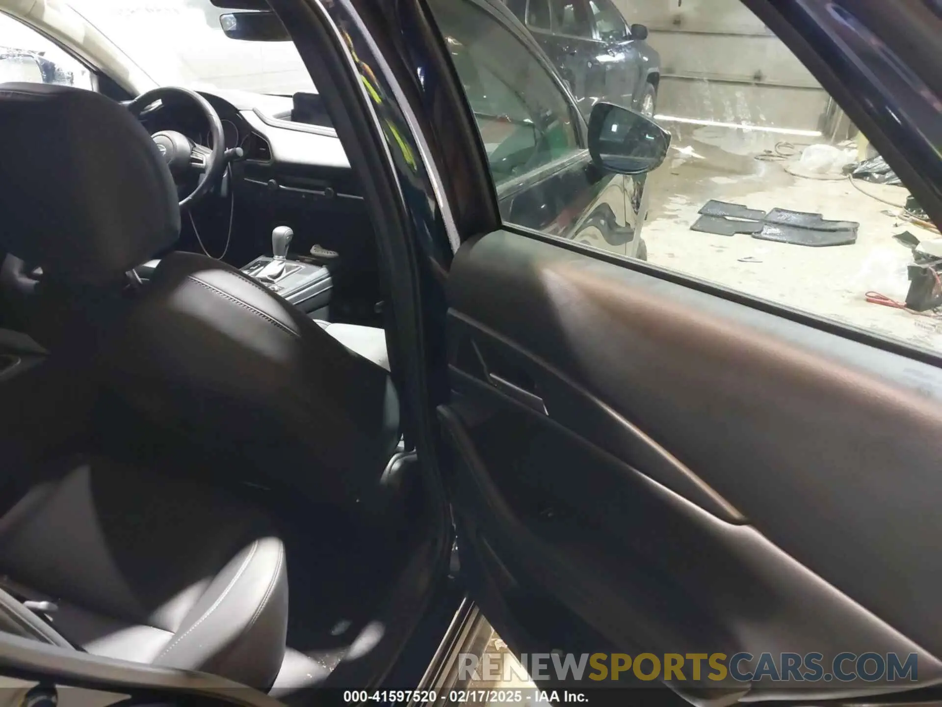 8 fotografías del automóvil dañado 3MVDMBBM2PM583968 MAZDA CX-30 2023