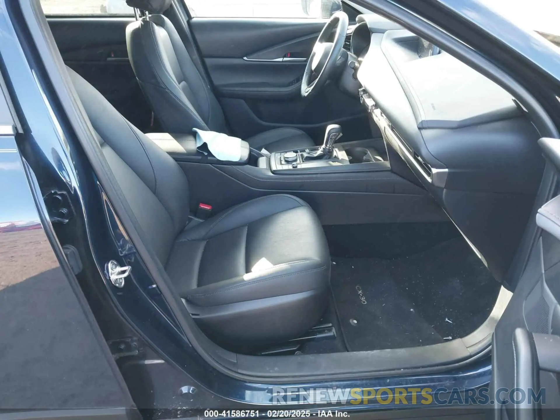 5 fotografías del automóvil dañado 3MVDMBBM2PM586062 MAZDA CX-30 2023