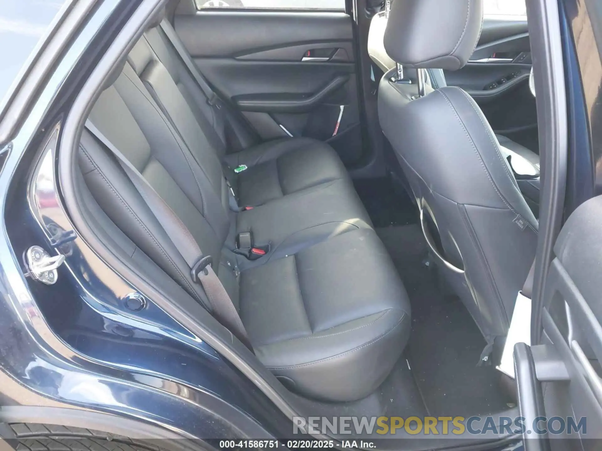 8 fotografías del automóvil dañado 3MVDMBBM2PM586062 MAZDA CX-30 2023