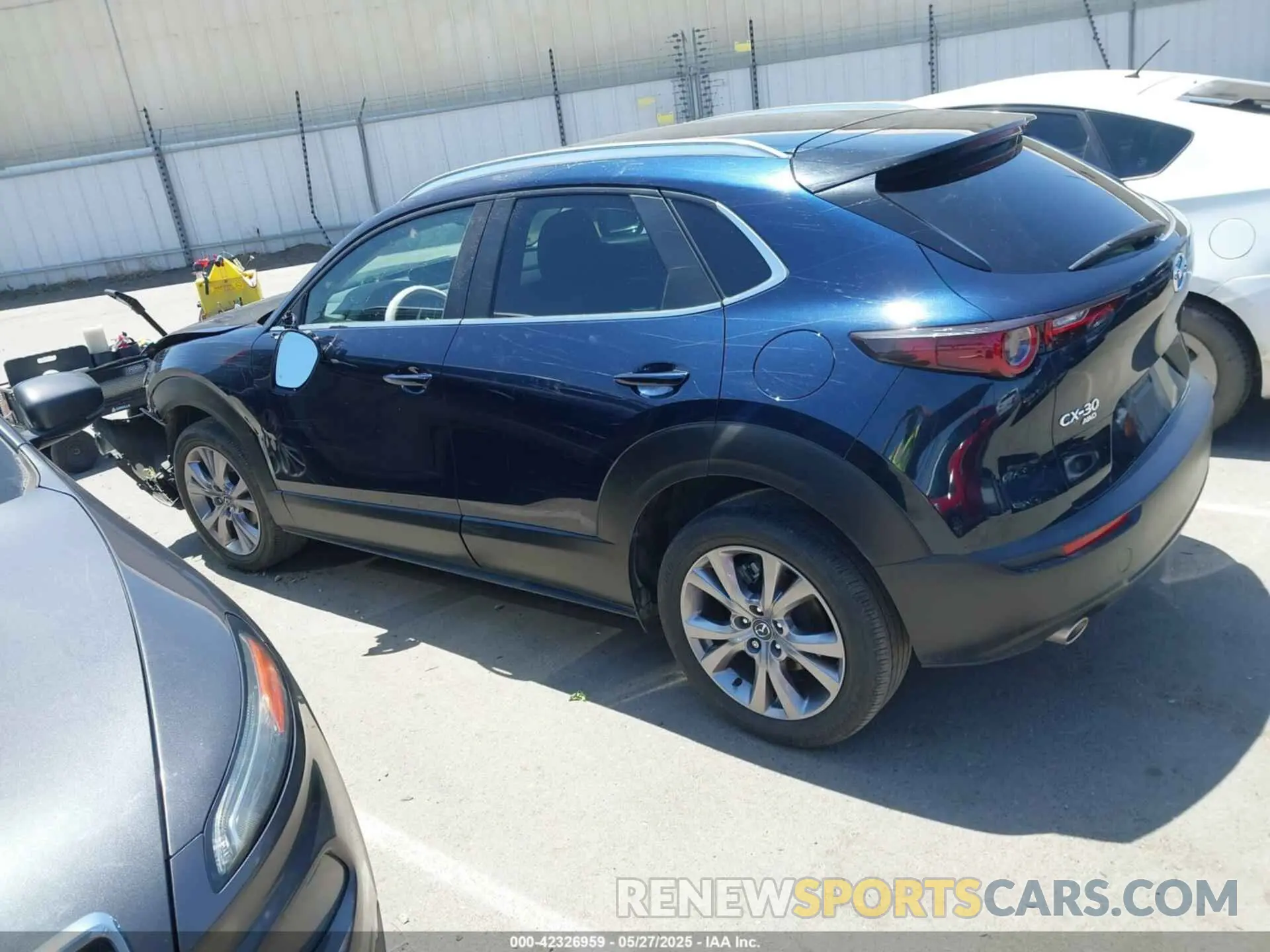 14 fotografías del automóvil dañado 3MVDMBBM3PM514030 MAZDA CX-30 2023