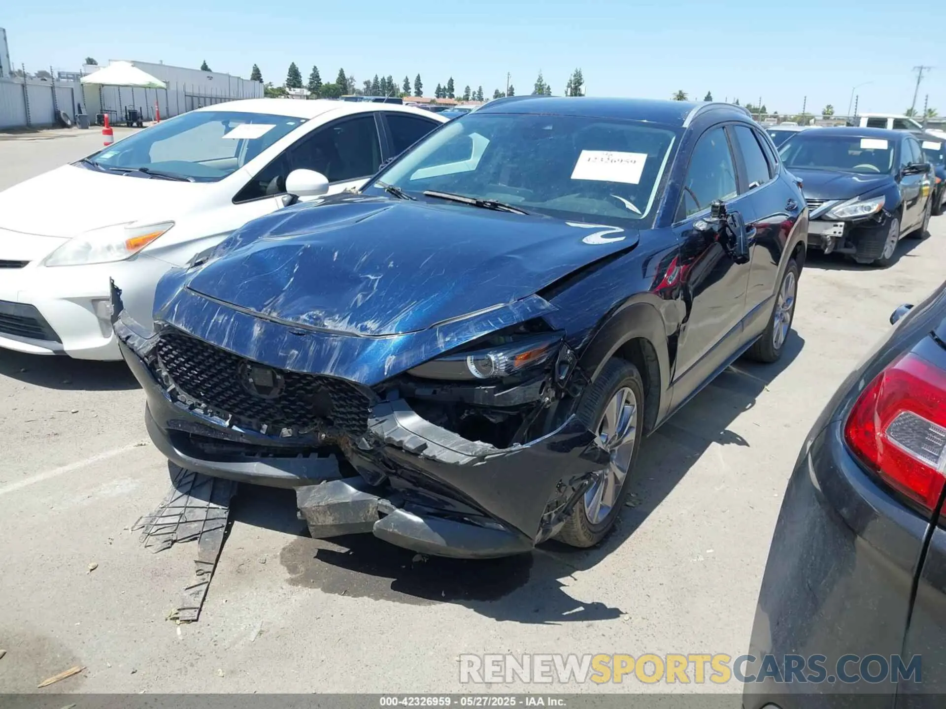2 fotografías del automóvil dañado 3MVDMBBM3PM514030 MAZDA CX-30 2023