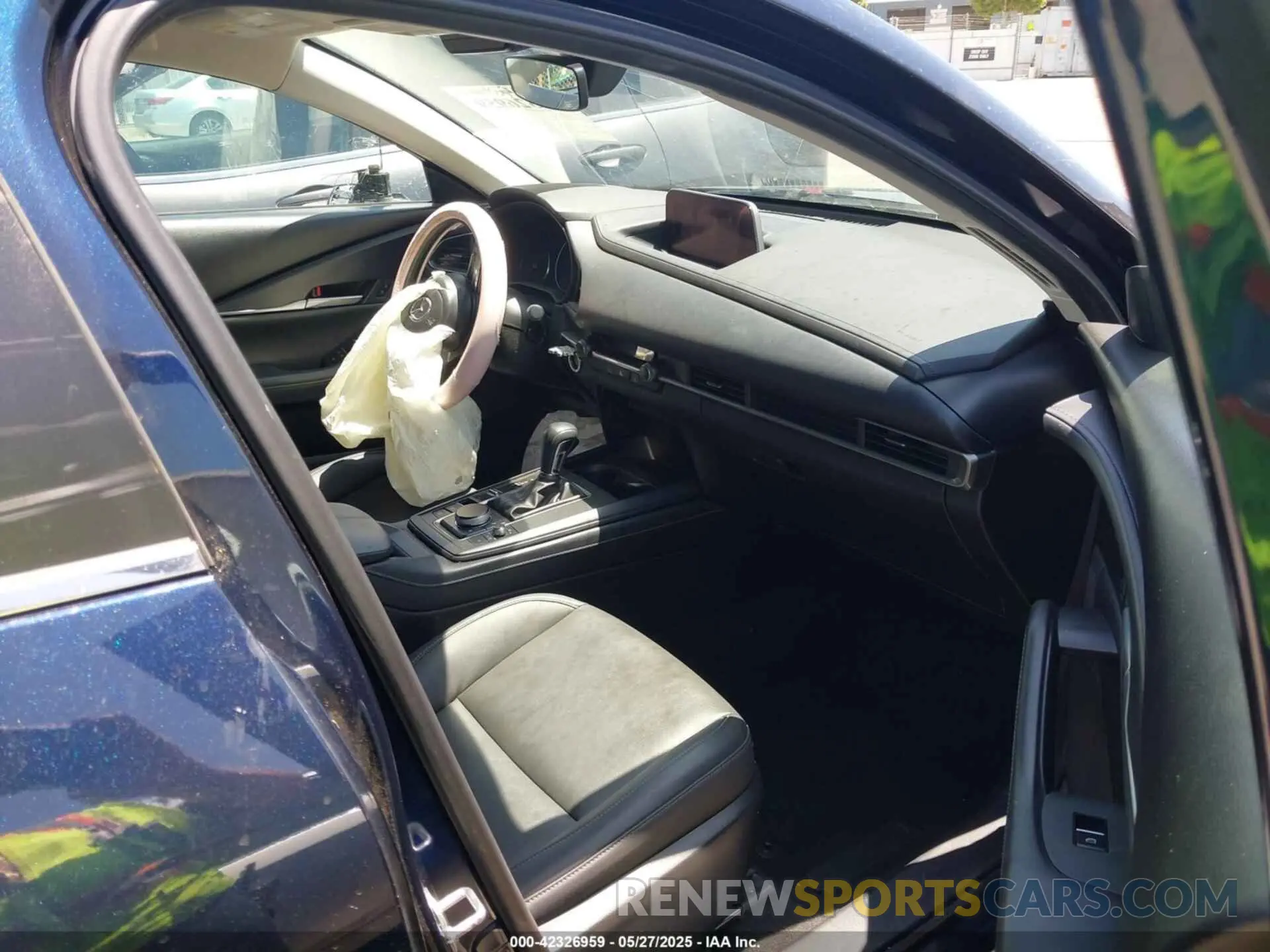 5 fotografías del automóvil dañado 3MVDMBBM3PM514030 MAZDA CX-30 2023