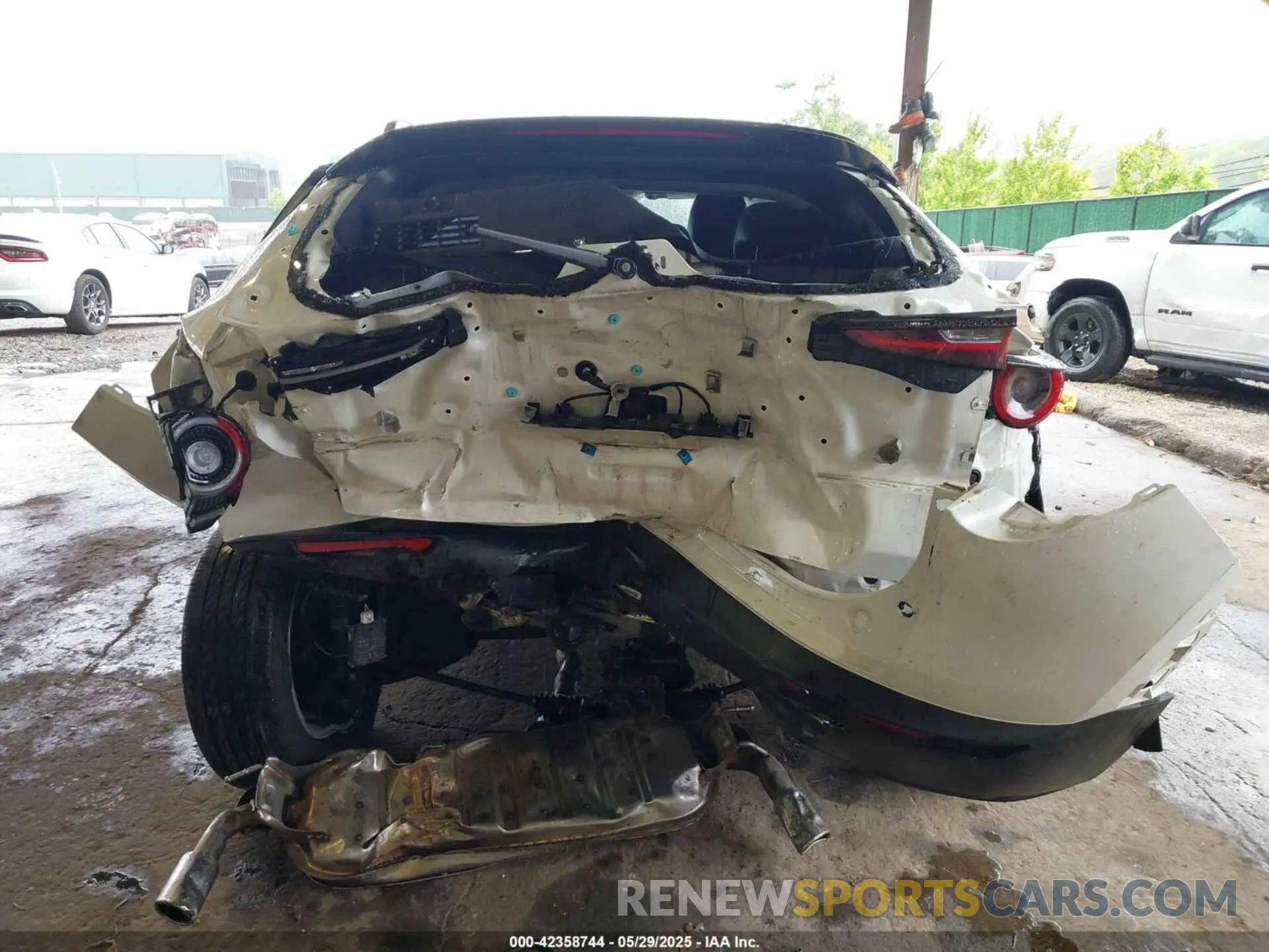 15 fotografías del automóvil dañado 3MVDMBBM3PM544824 MAZDA CX-30 2023