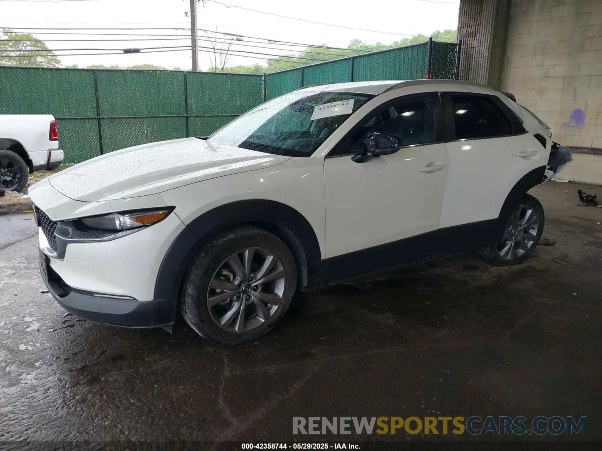 2 fotografías del automóvil dañado 3MVDMBBM3PM544824 MAZDA CX-30 2023