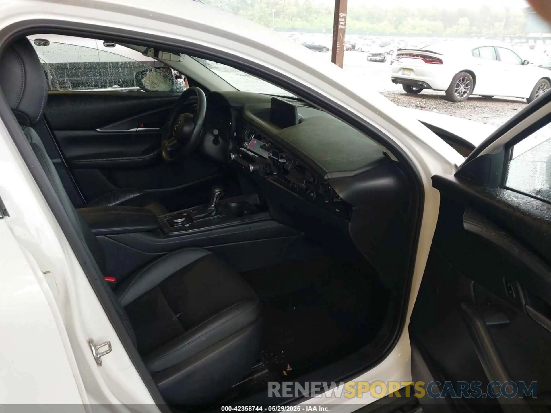 5 fotografías del automóvil dañado 3MVDMBBM3PM544824 MAZDA CX-30 2023