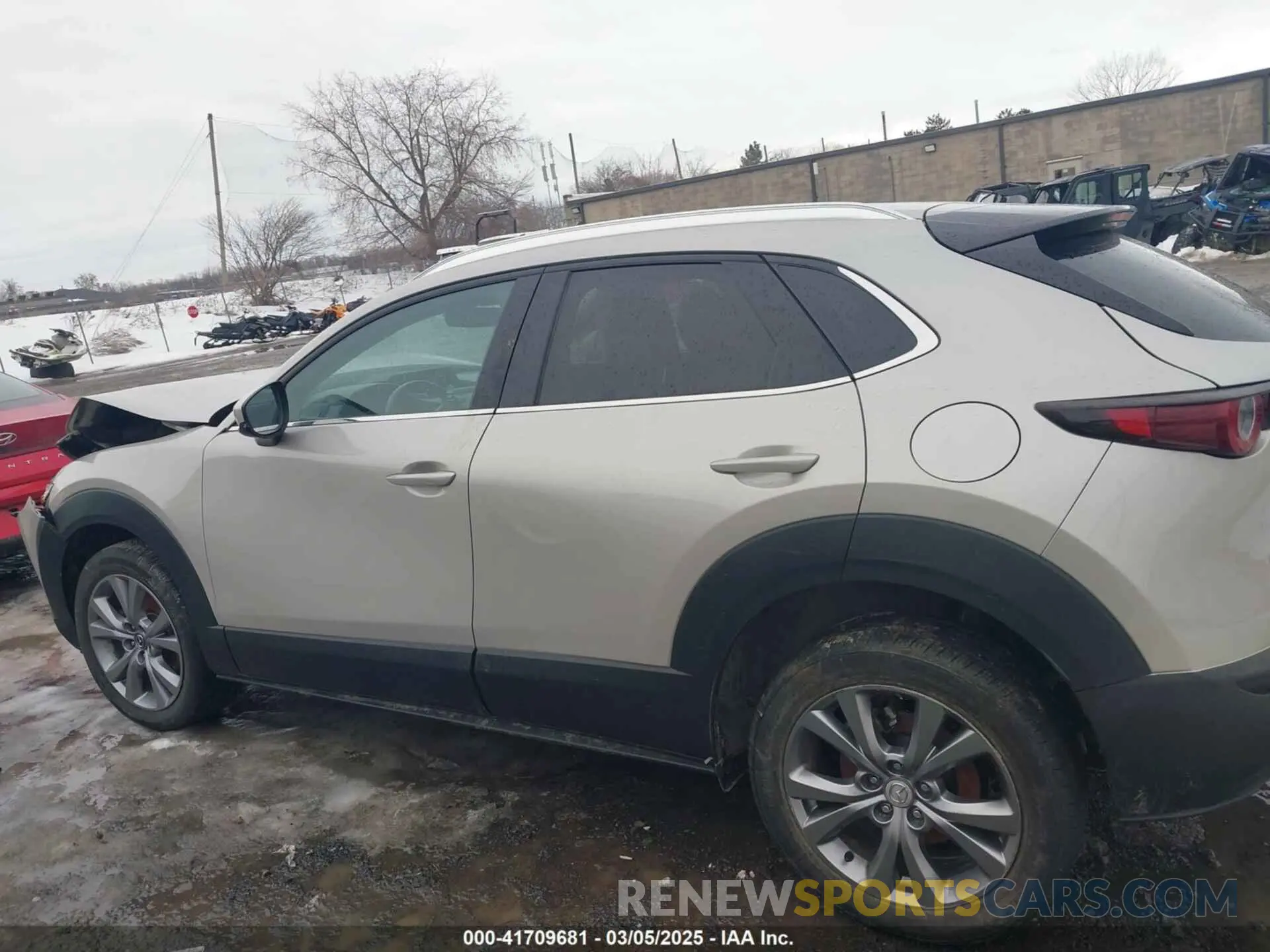 13 fotografías del automóvil dañado 3MVDMBBM4PM525845 MAZDA CX-30 2023