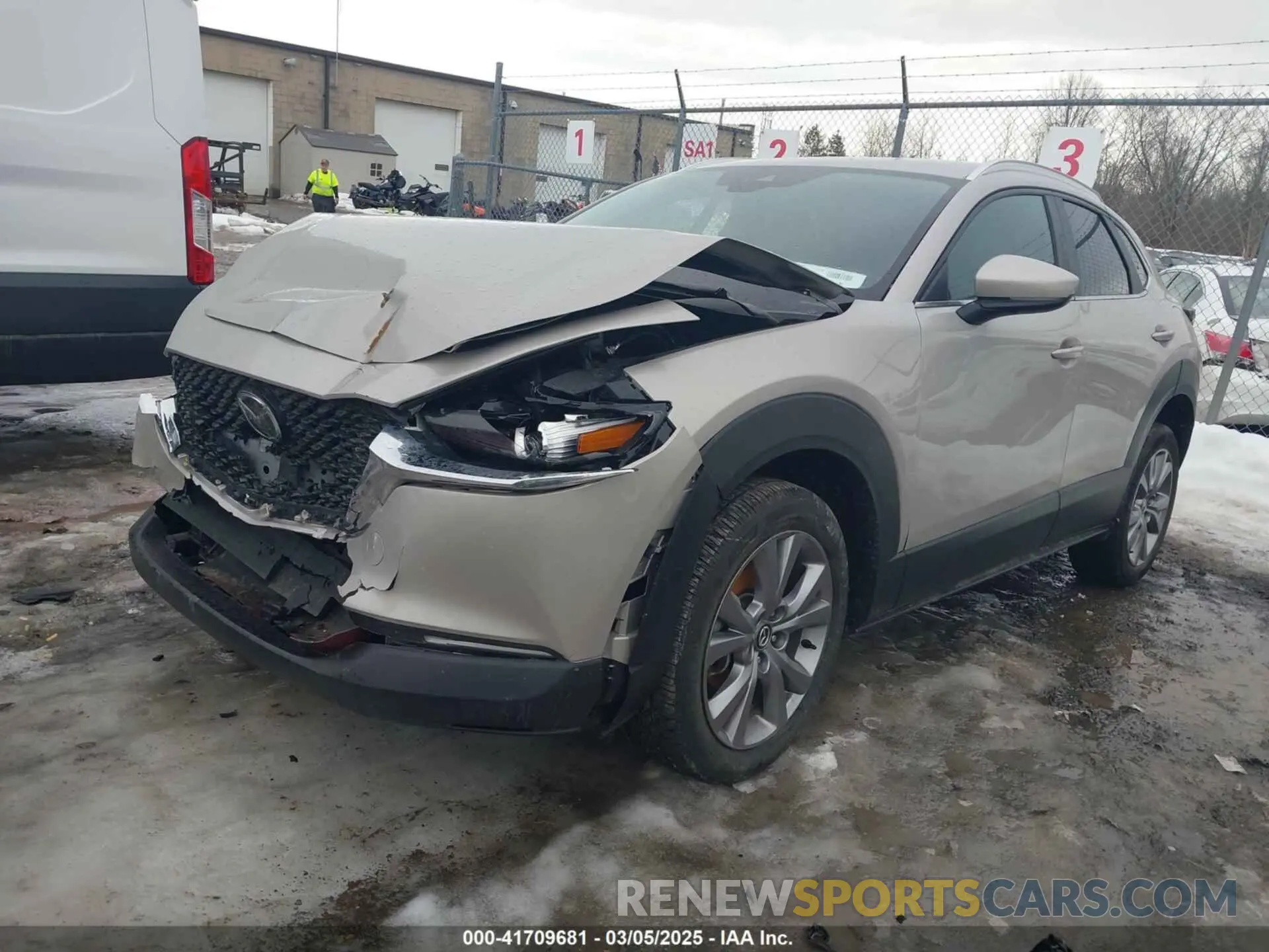 2 fotografías del automóvil dañado 3MVDMBBM4PM525845 MAZDA CX-30 2023