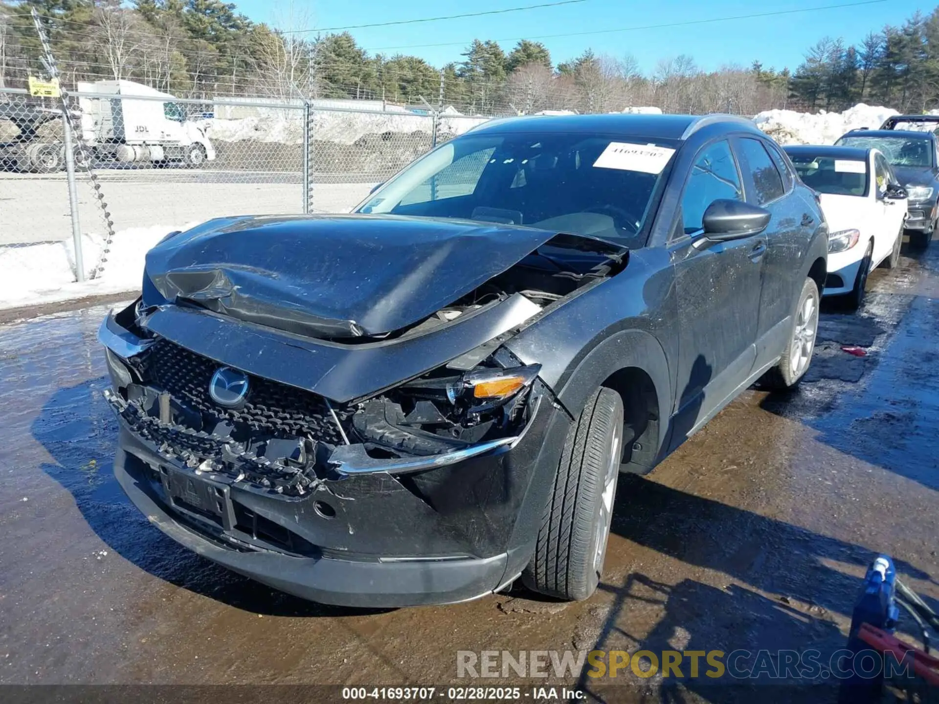 2 fotografías del automóvil dañado 3MVDMBBM4PM579839 MAZDA CX-30 2023