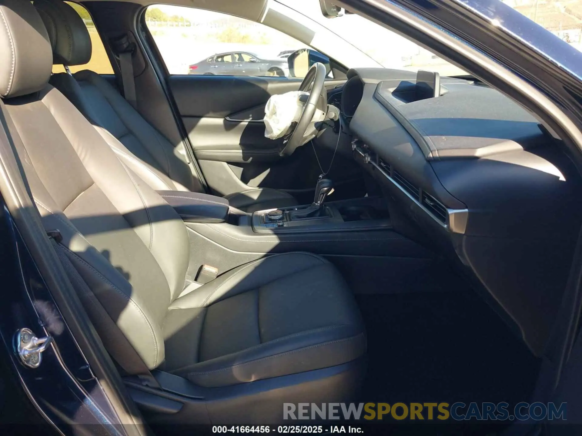 5 fotografías del automóvil dañado 3MVDMBBM8PM514475 MAZDA CX-30 2023