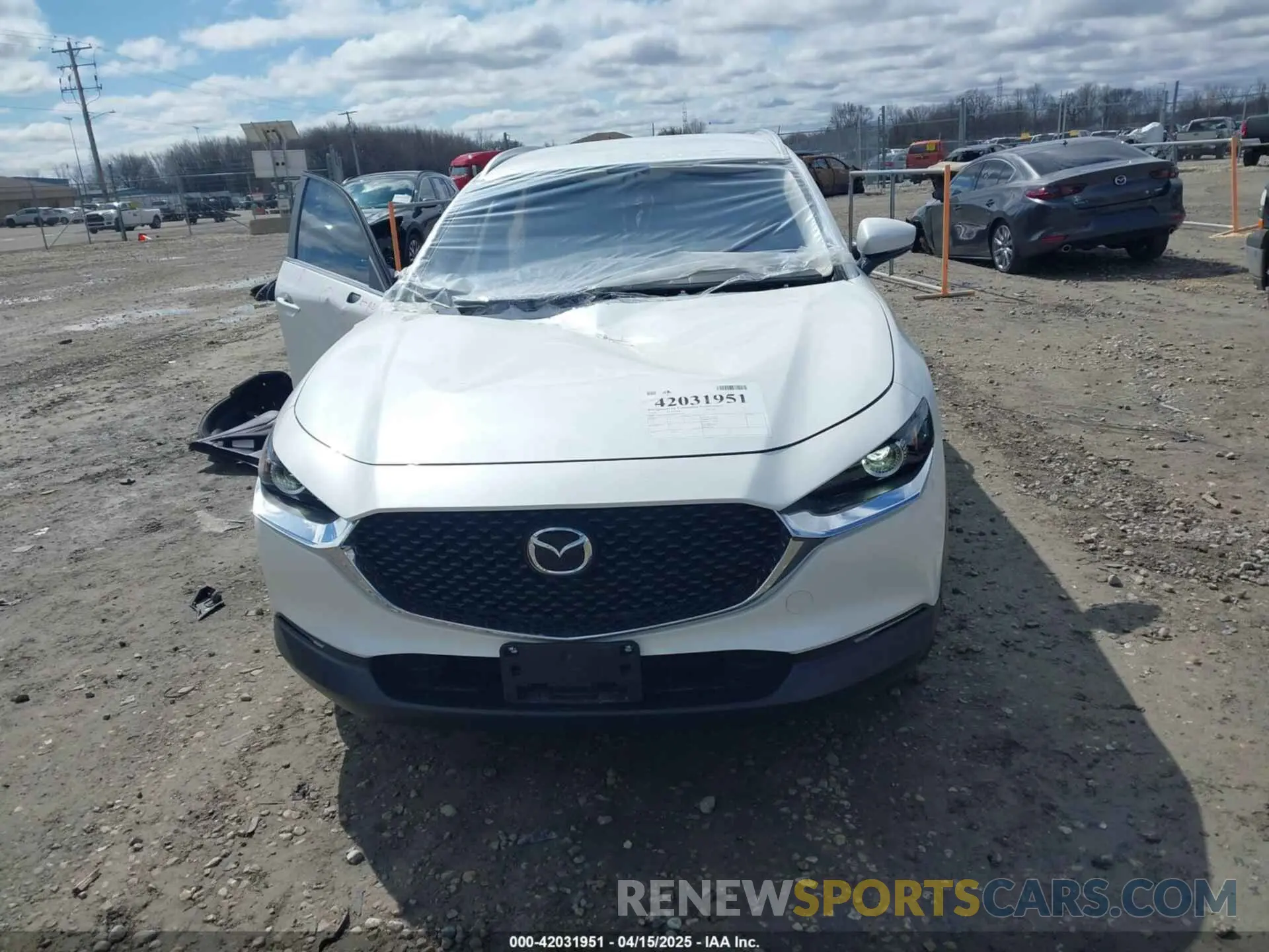 13 fotografías del automóvil dañado 3MVDMBBM8PM581691 MAZDA CX-30 2023