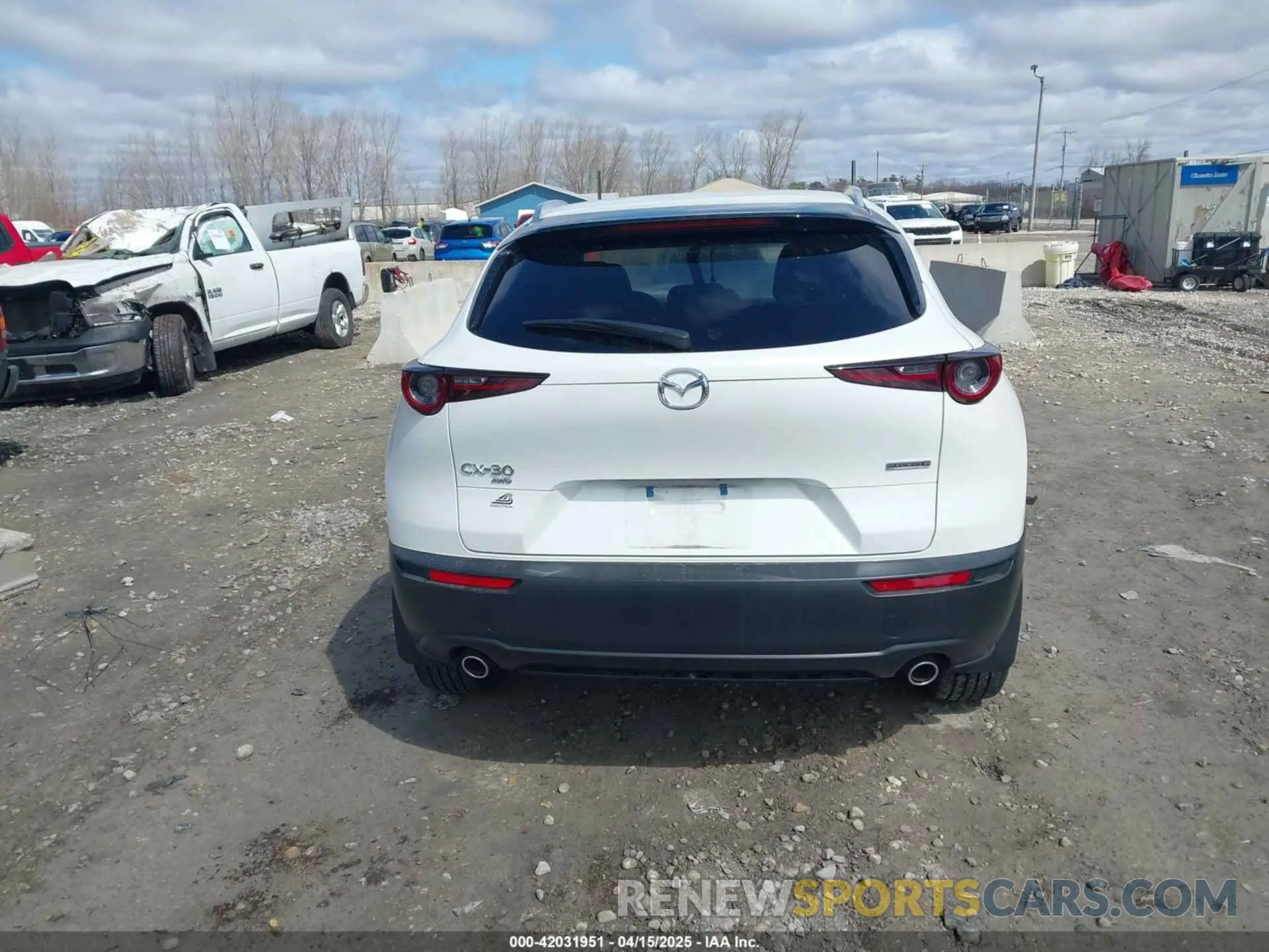 17 fotografías del automóvil dañado 3MVDMBBM8PM581691 MAZDA CX-30 2023