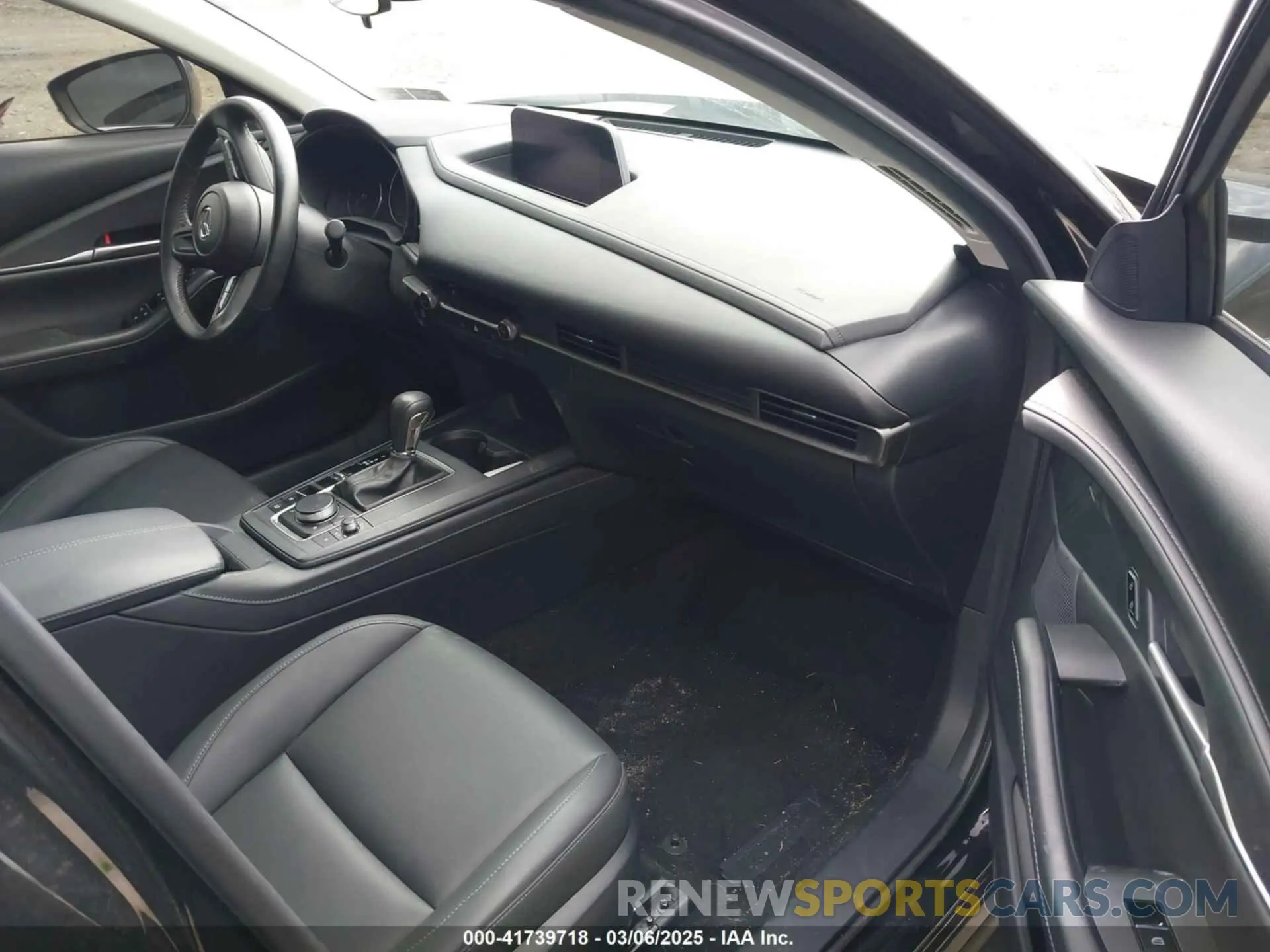 5 fotografías del automóvil dañado 3MVDMBBMXPM516728 MAZDA CX-30 2023