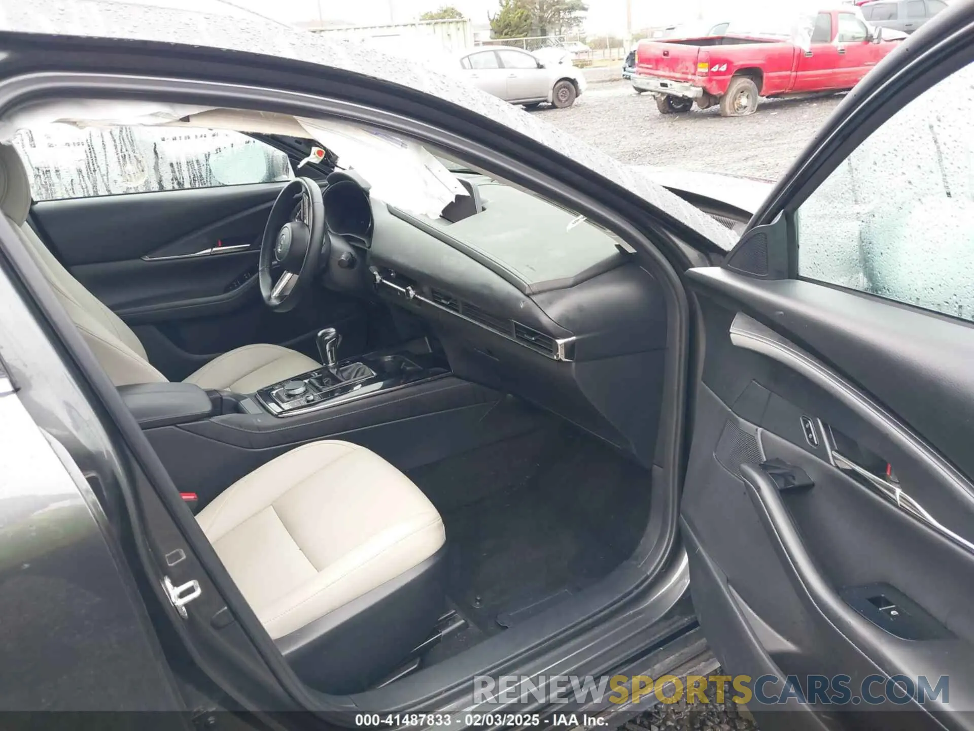 5 fotografías del automóvil dañado 3MVDMBCM0PM520804 MAZDA CX-30 2023