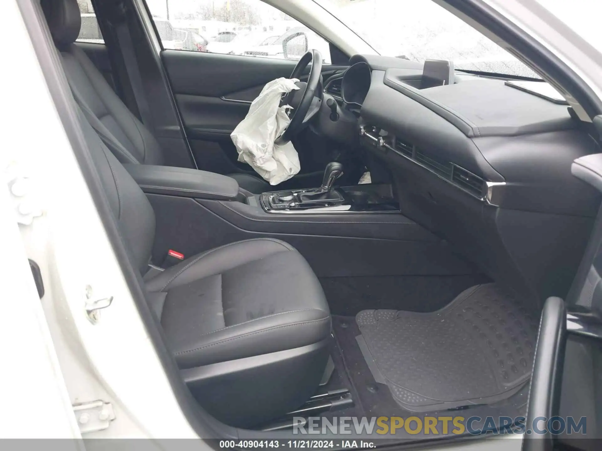 5 fotografías del automóvil dañado 3MVDMBCM0PM579464 MAZDA CX-30 2023
