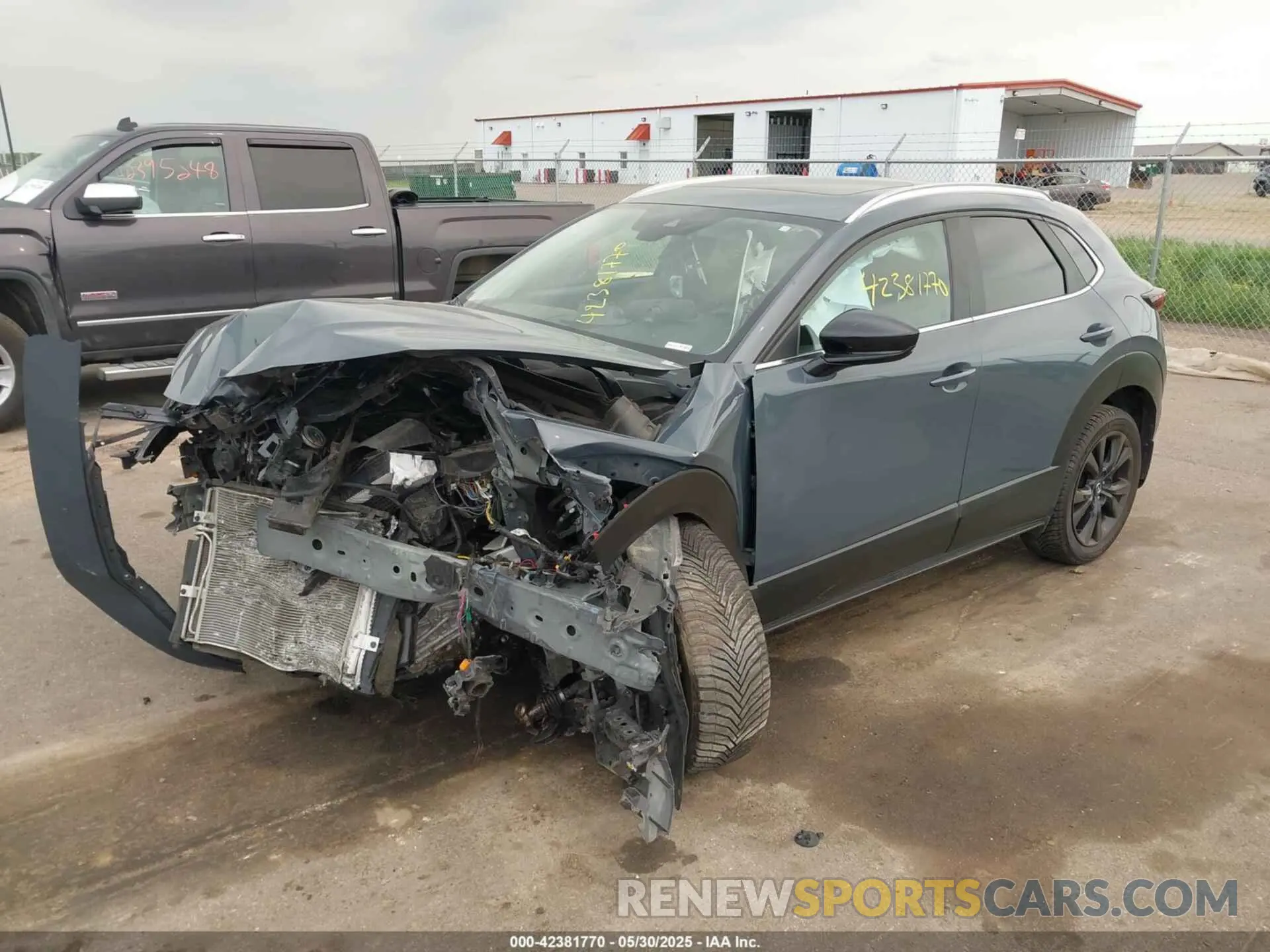 2 fotografías del automóvil dañado 3MVDMBCM1PM515319 MAZDA CX-30 2023