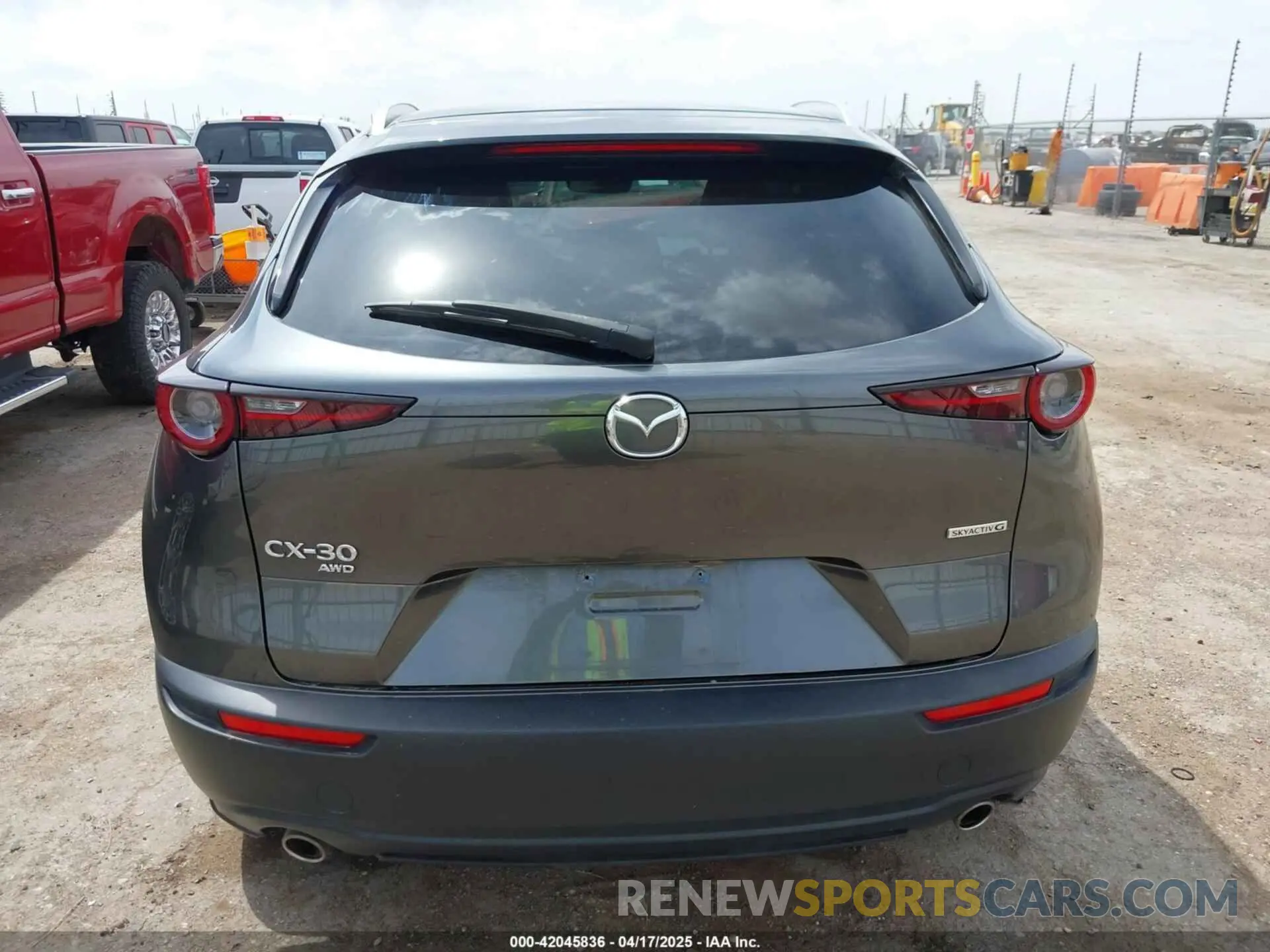 16 fotografías del automóvil dañado 3MVDMBCM3PM528508 MAZDA CX-30 2023