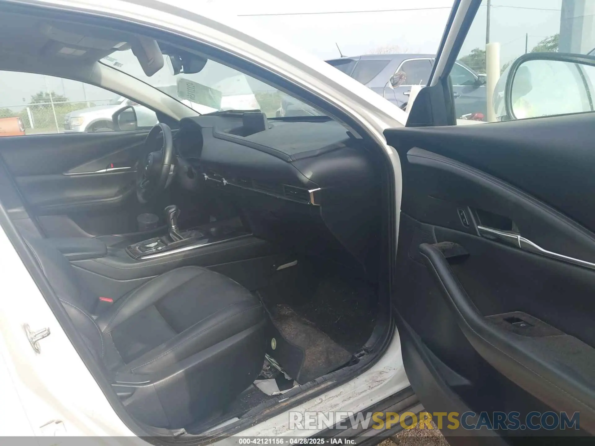 5 fotografías del automóvil dañado 3MVDMBCM4PM507456 MAZDA CX-30 2023