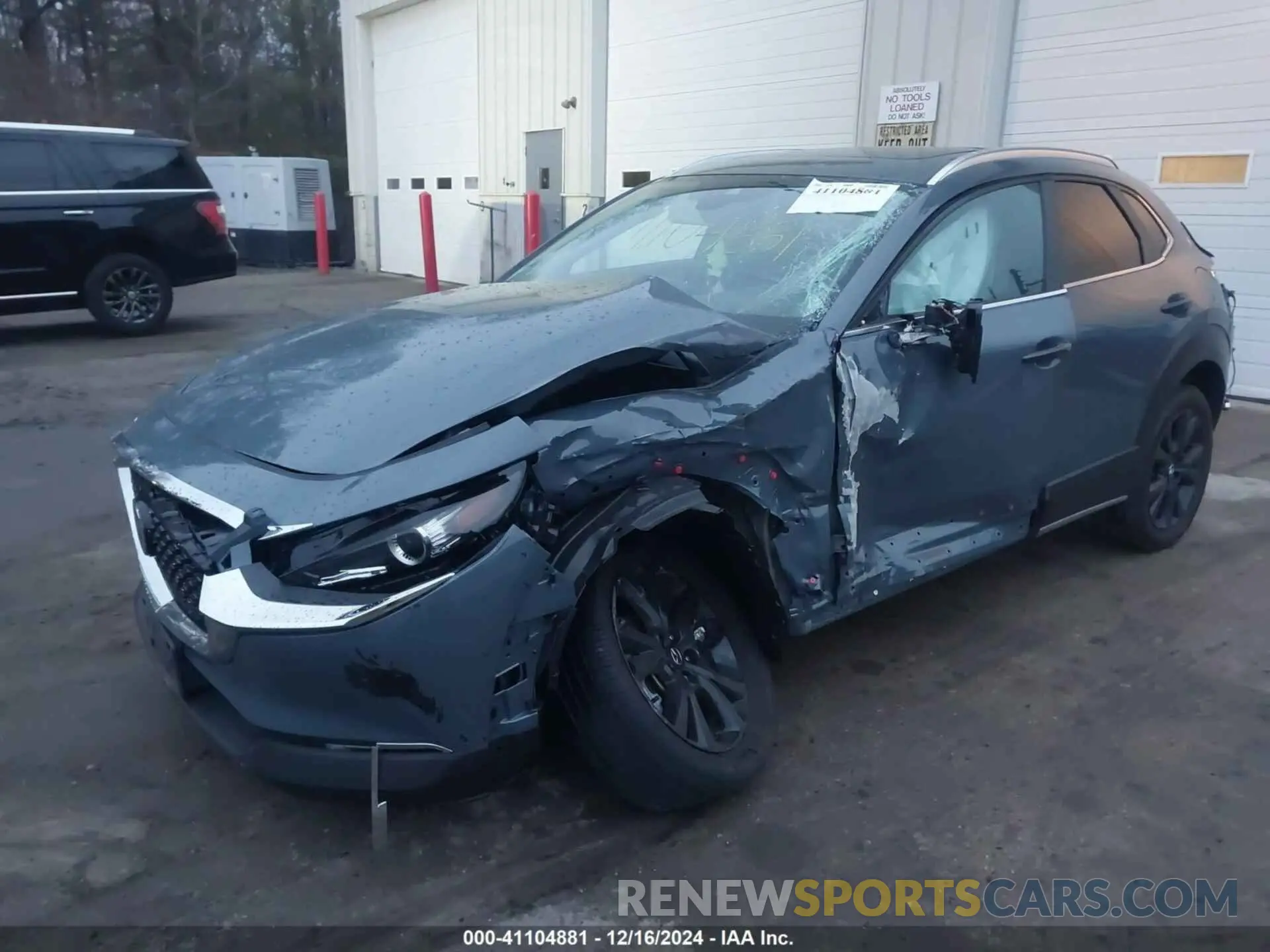 2 fotografías del automóvil dañado 3MVDMBCM5PM545150 MAZDA CX-30 2023