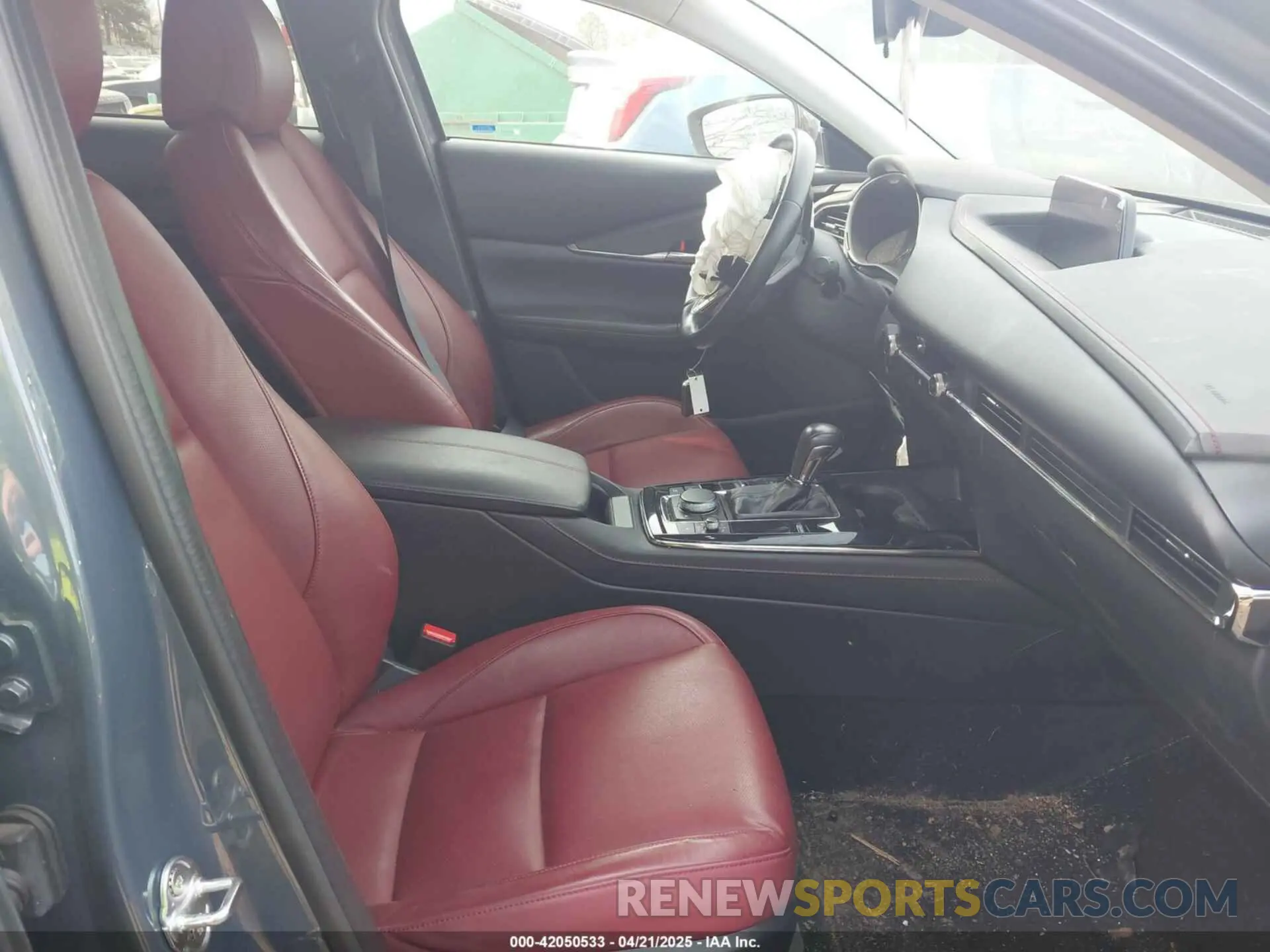 5 fotografías del automóvil dañado 3MVDMBCM8PM502891 MAZDA CX-30 2023