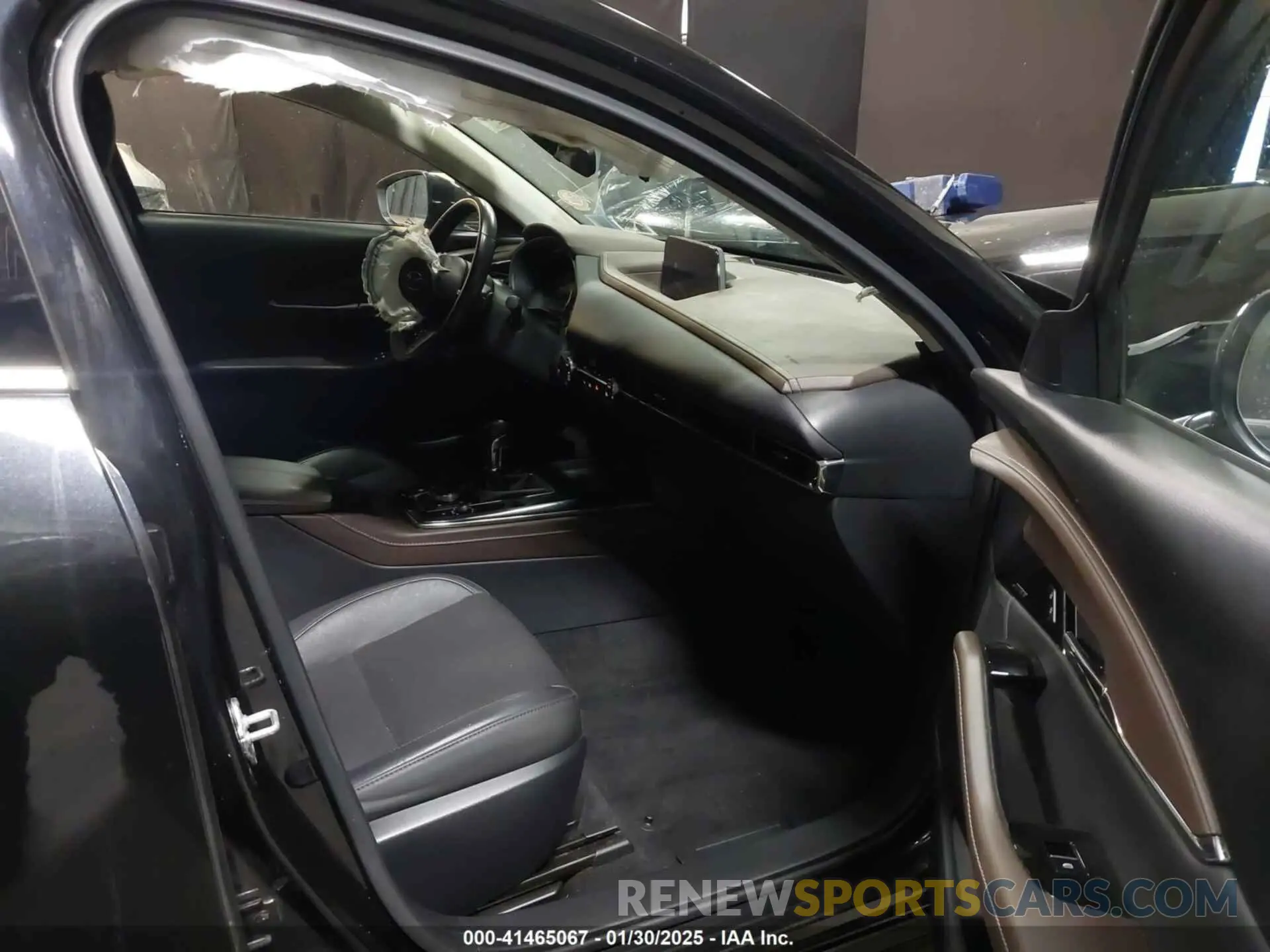 5 fotografías del automóvil dañado 3MVDMBDM2PM583367 MAZDA CX-30 2023