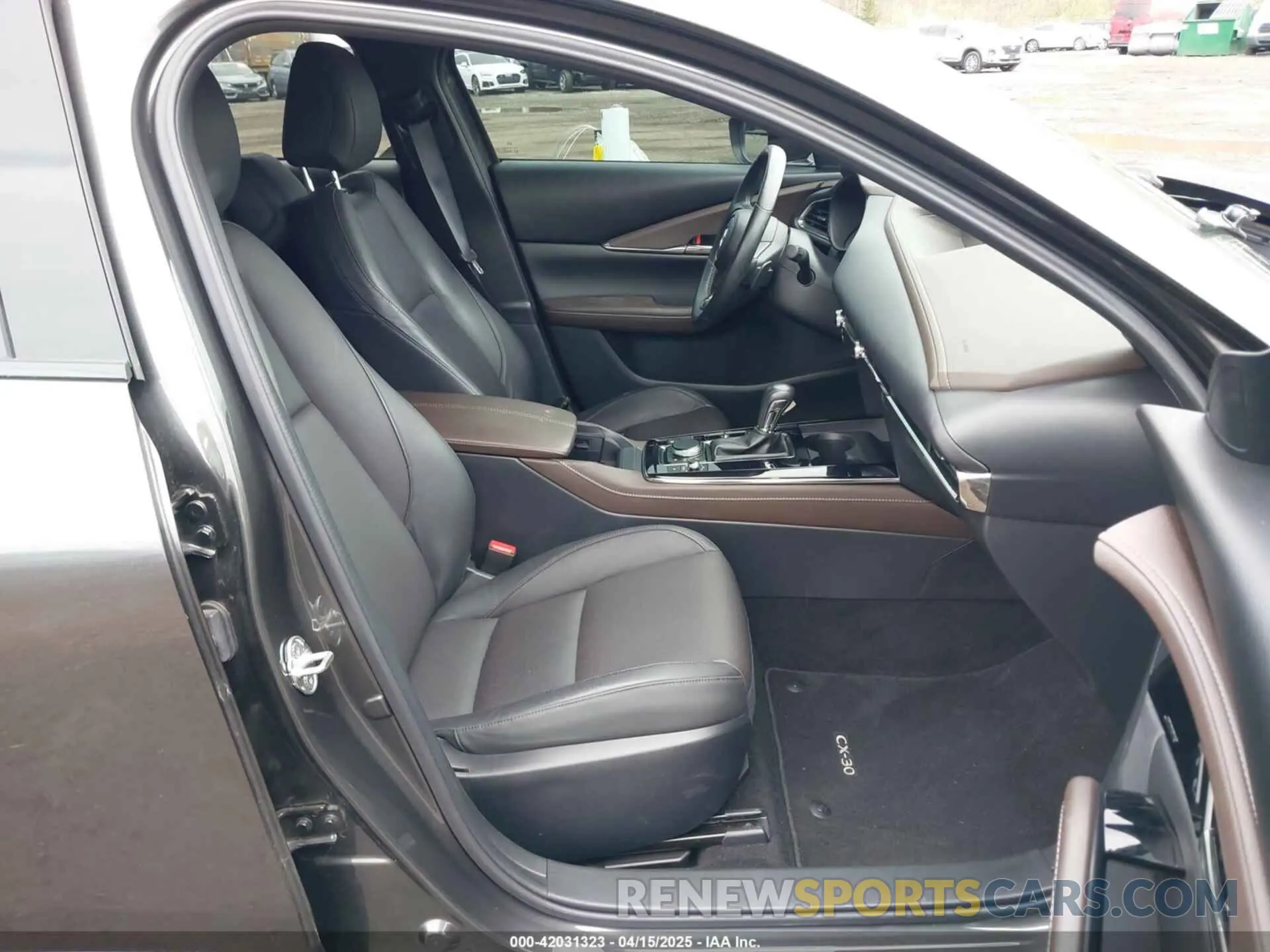 5 fotografías del automóvil dañado 3MVDMBDYXPM503073 MAZDA CX-30 2023