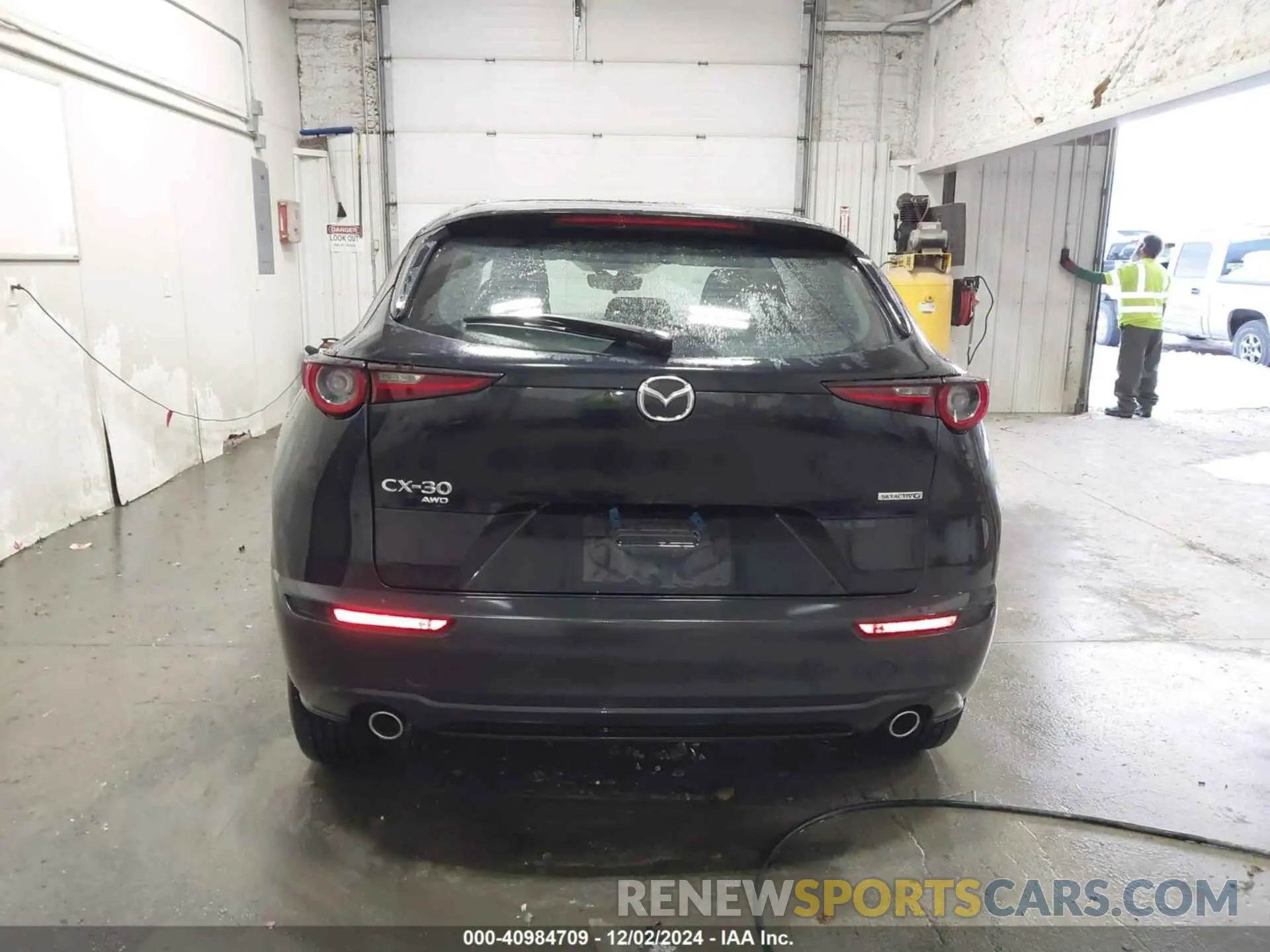16 fotografías del automóvil dañado 3MVDMBAM0RM721141 MAZDA CX-30 2024