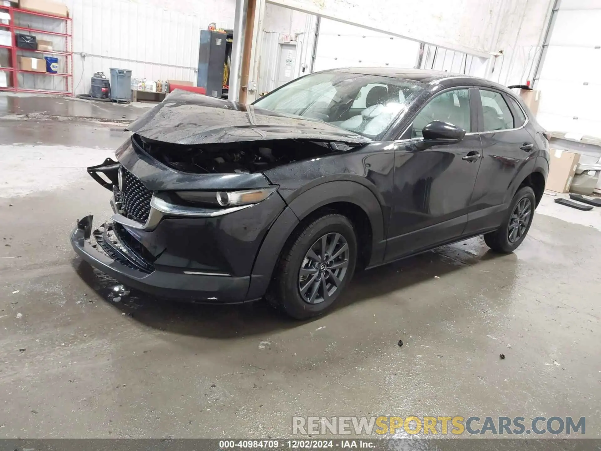 2 fotografías del automóvil dañado 3MVDMBAM0RM721141 MAZDA CX-30 2024