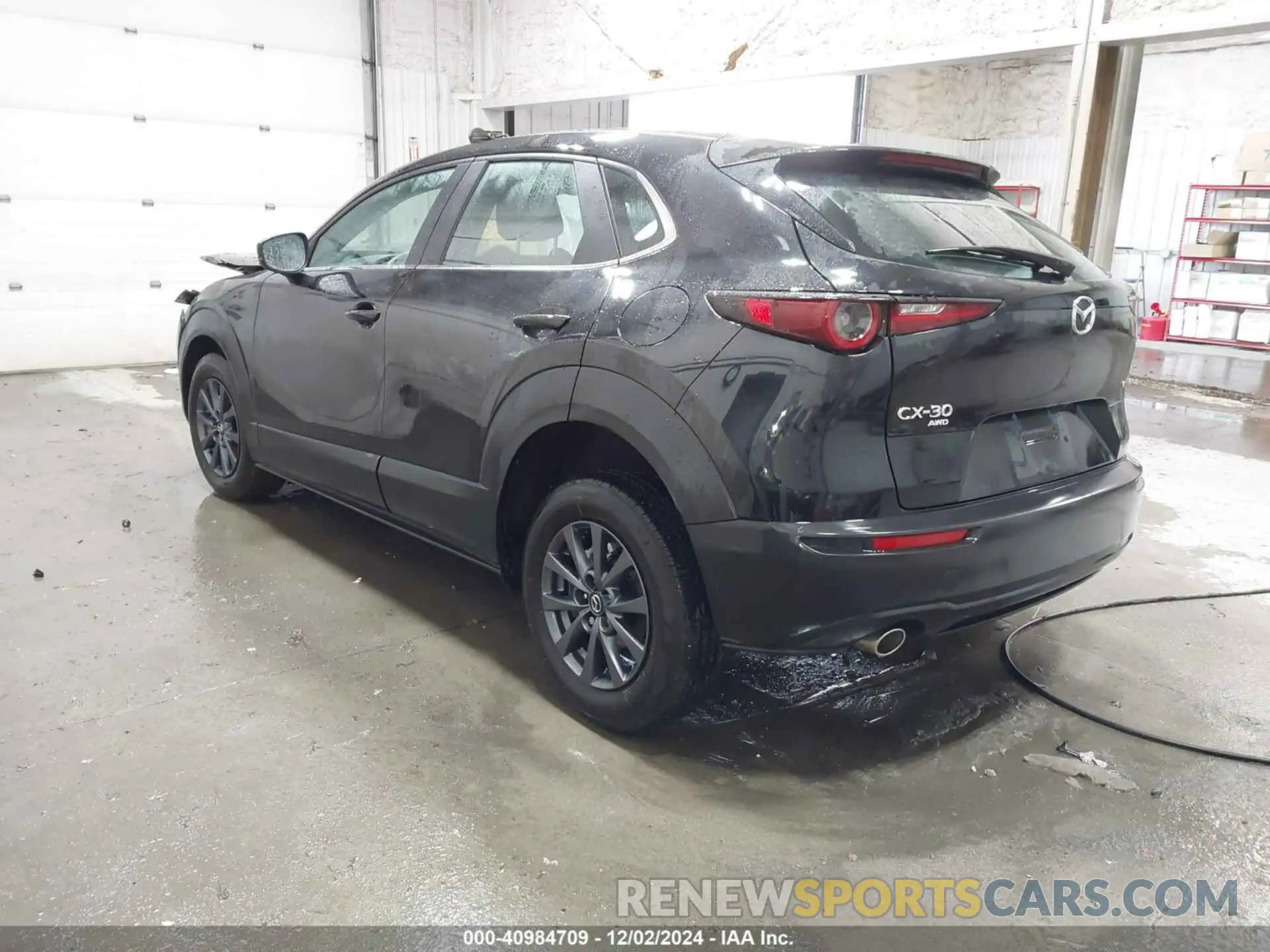 3 fotografías del automóvil dañado 3MVDMBAM0RM721141 MAZDA CX-30 2024