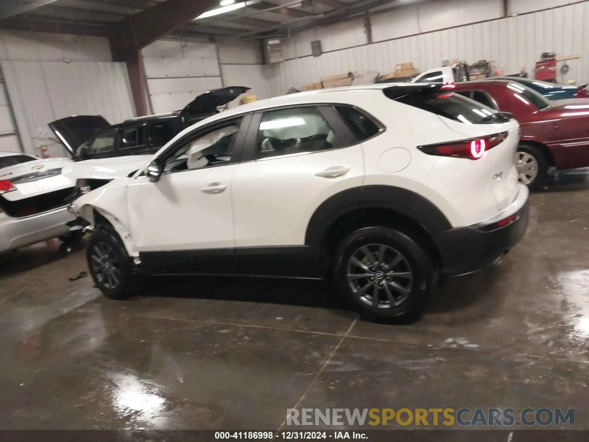 13 fotografías del automóvil dañado 3MVDMBAM1RM720211 MAZDA CX-30 2024