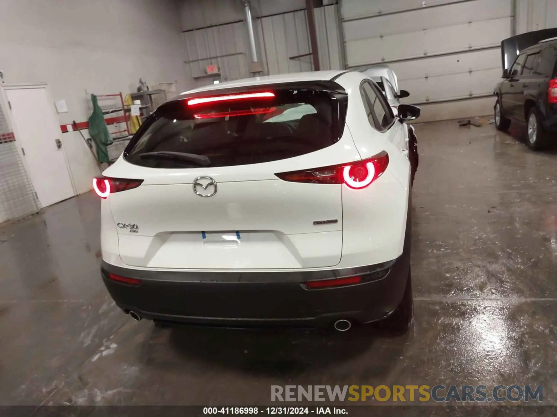 15 fotografías del automóvil dañado 3MVDMBAM1RM720211 MAZDA CX-30 2024