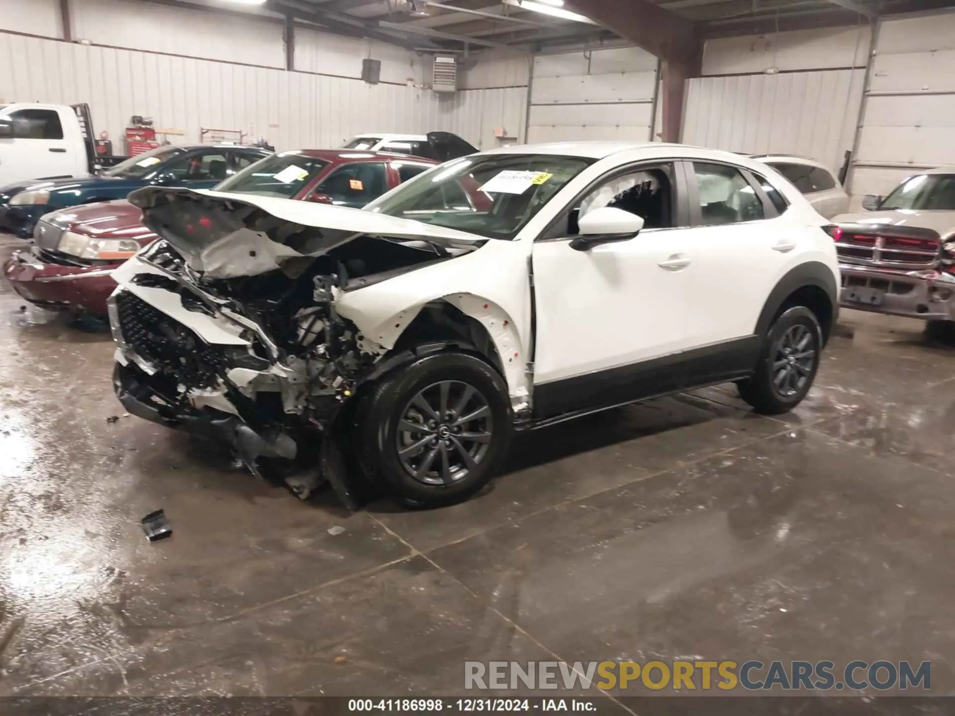 2 fotografías del automóvil dañado 3MVDMBAM1RM720211 MAZDA CX-30 2024