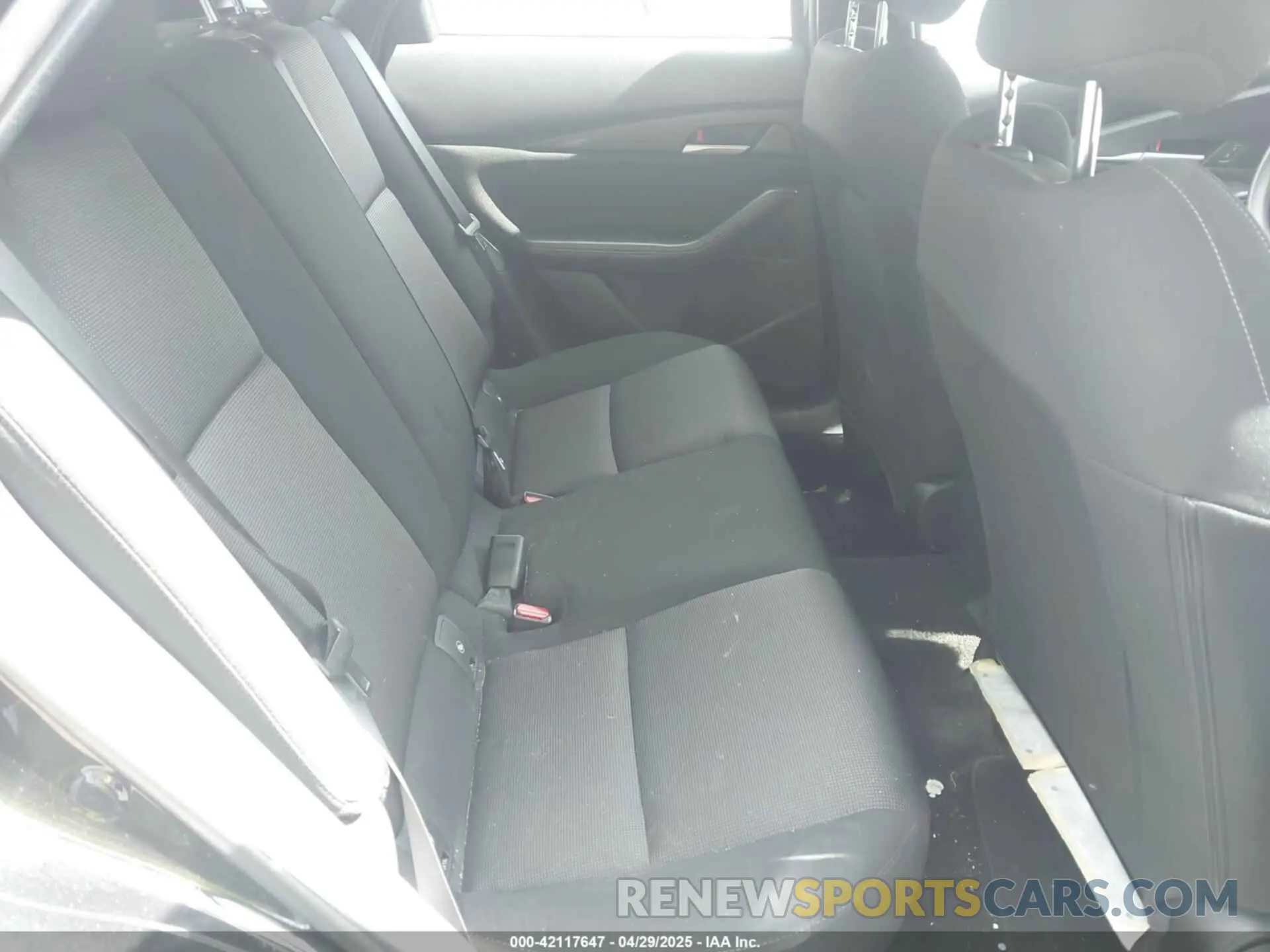 8 fotografías del automóvil dañado 3MVDMBAM2RM627522 MAZDA CX-30 2024