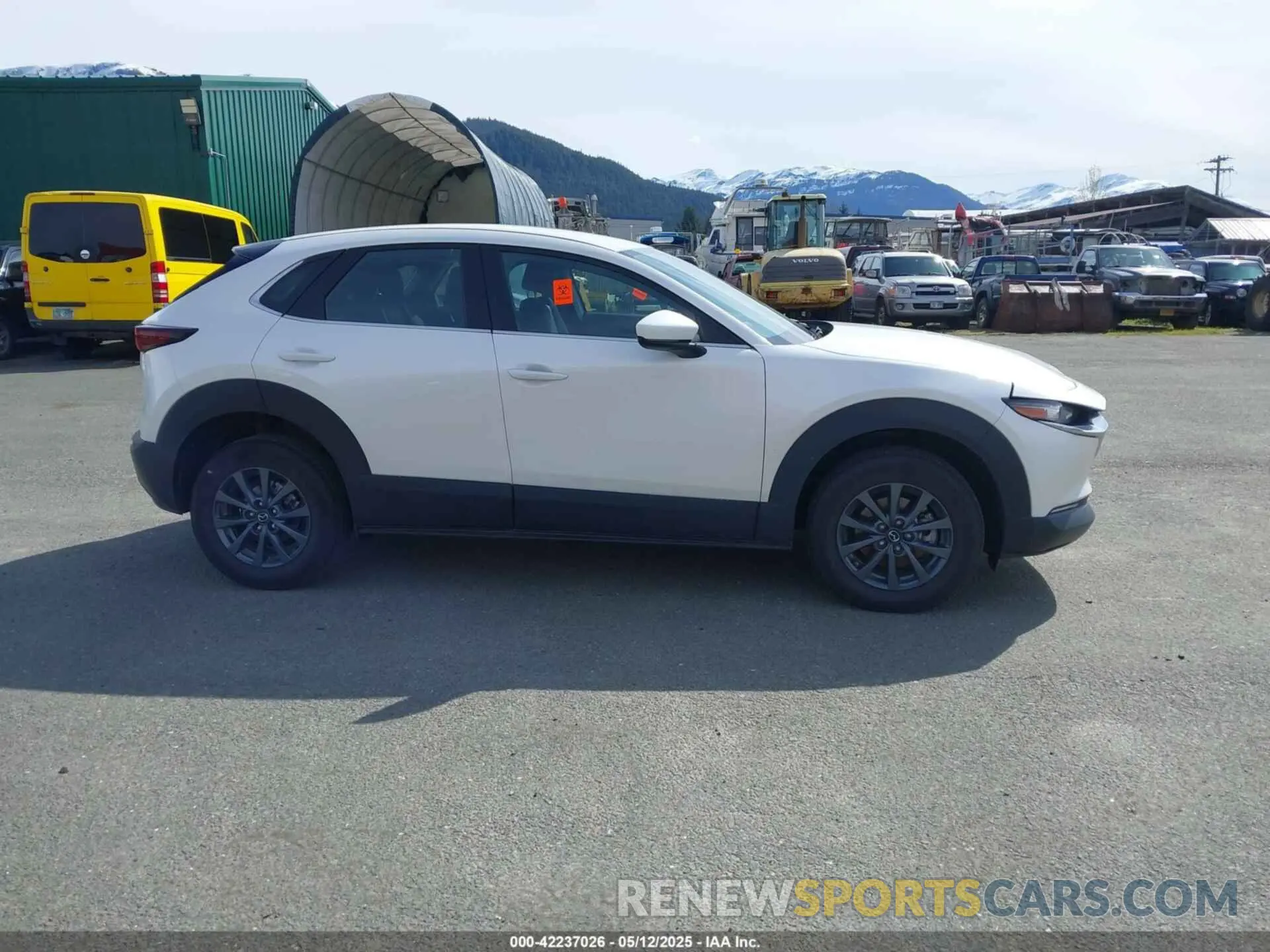 13 fotografías del automóvil dañado 3MVDMBAM2RM667132 MAZDA CX-30 2024