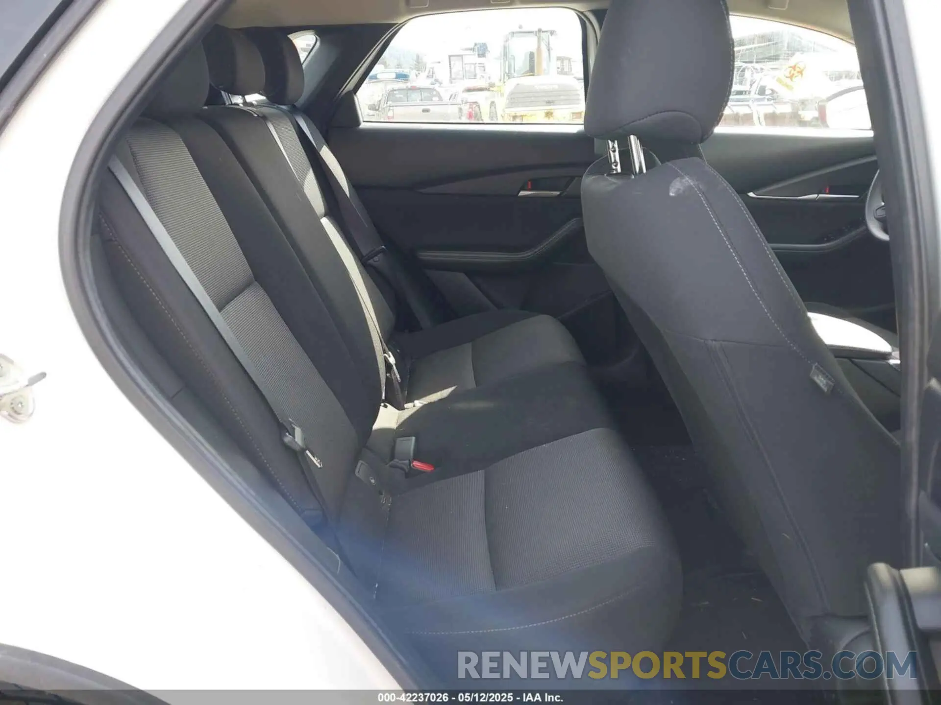 8 fotografías del automóvil dañado 3MVDMBAM2RM667132 MAZDA CX-30 2024