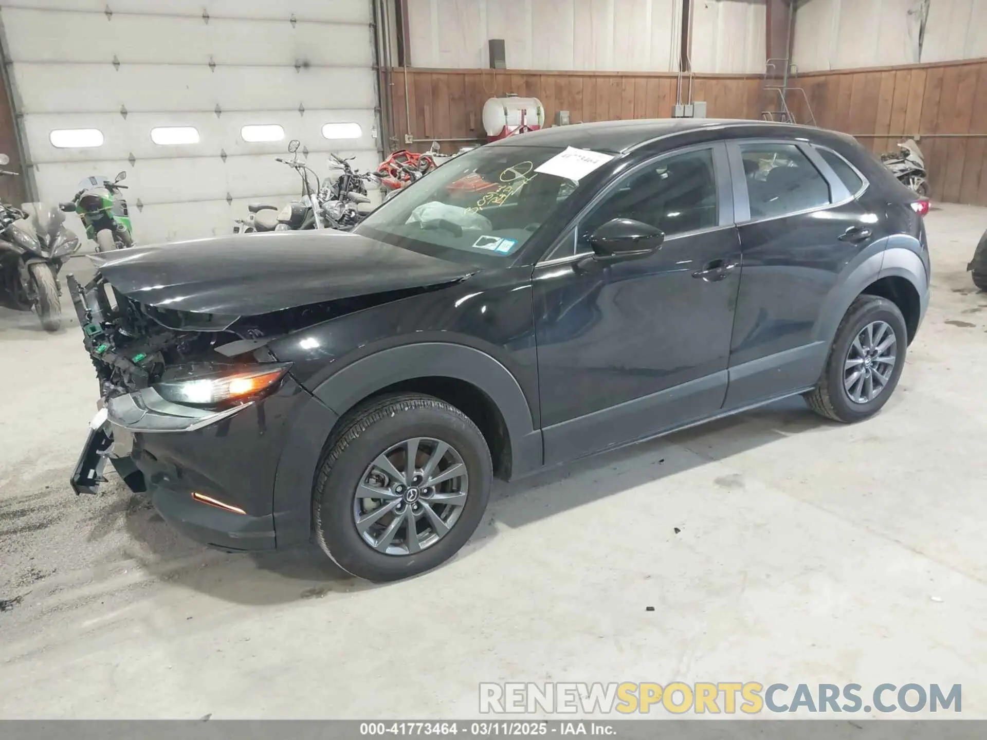 2 fotografías del automóvil dañado 3MVDMBAM2RM719794 MAZDA CX-30 2024