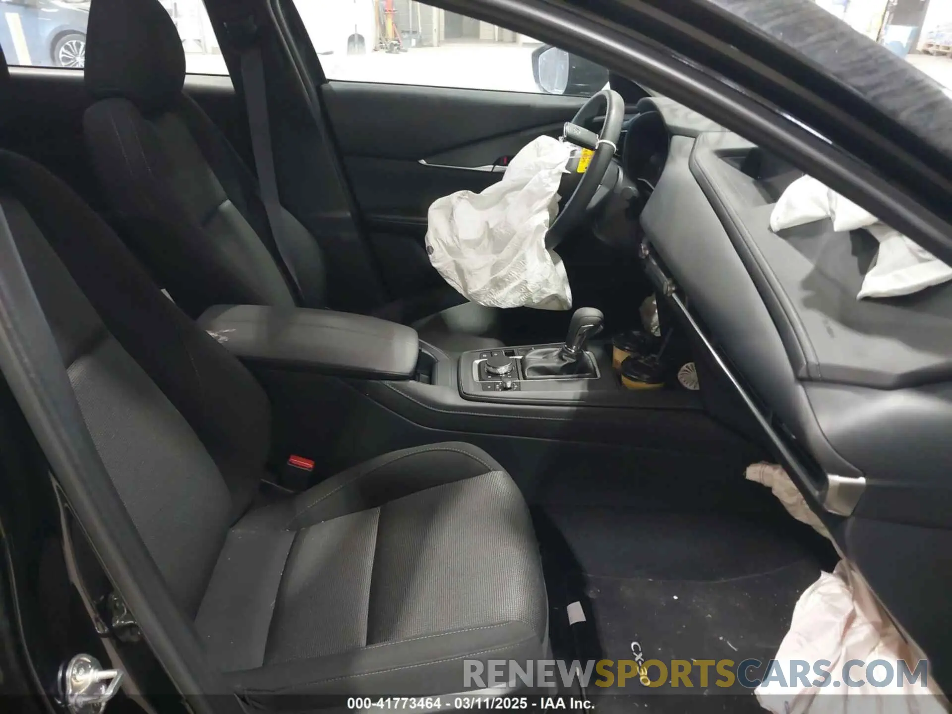 5 fotografías del automóvil dañado 3MVDMBAM2RM719794 MAZDA CX-30 2024