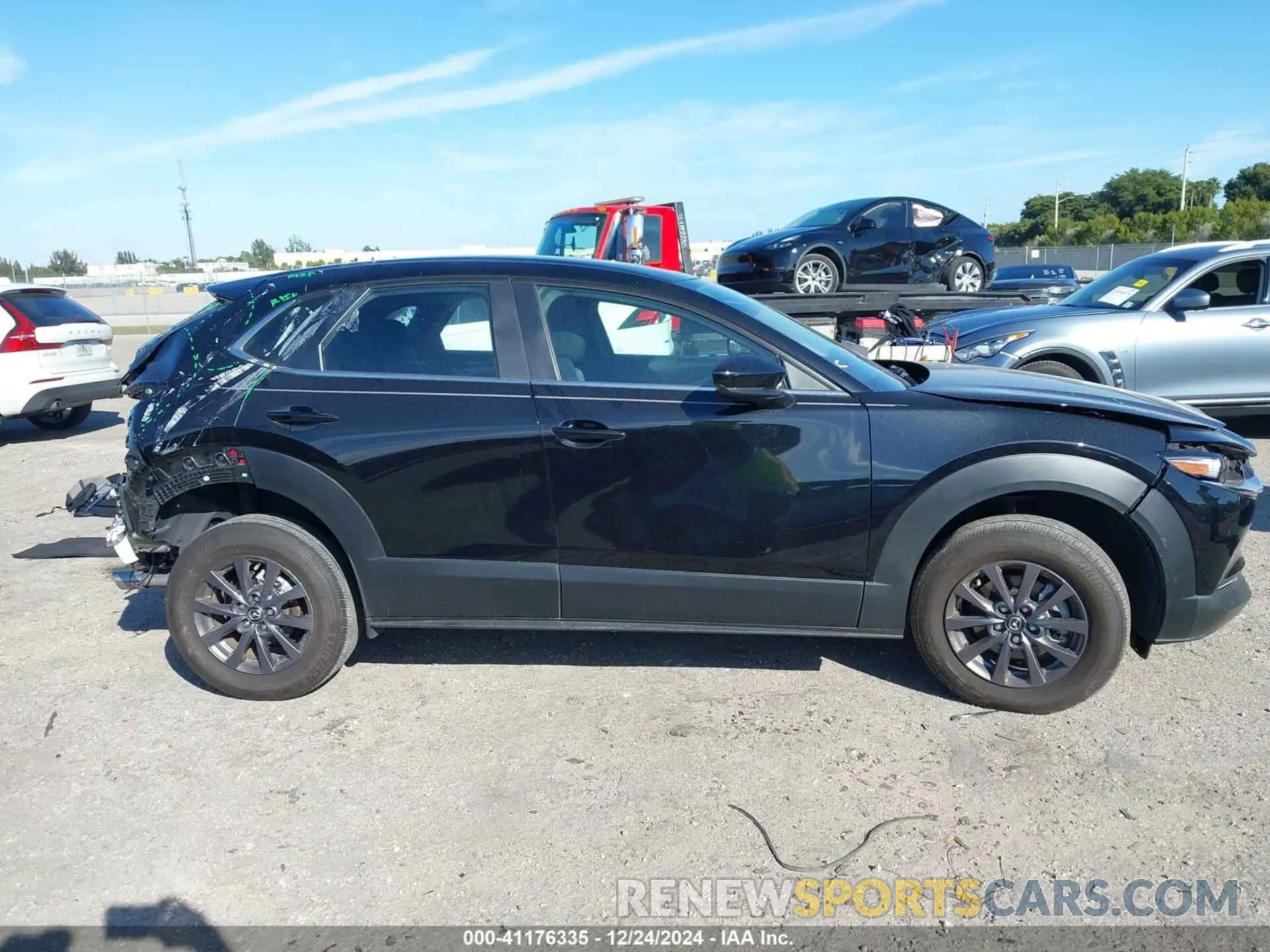 14 fotografías del automóvil dañado 3MVDMBAM4RM644757 MAZDA CX-30 2024