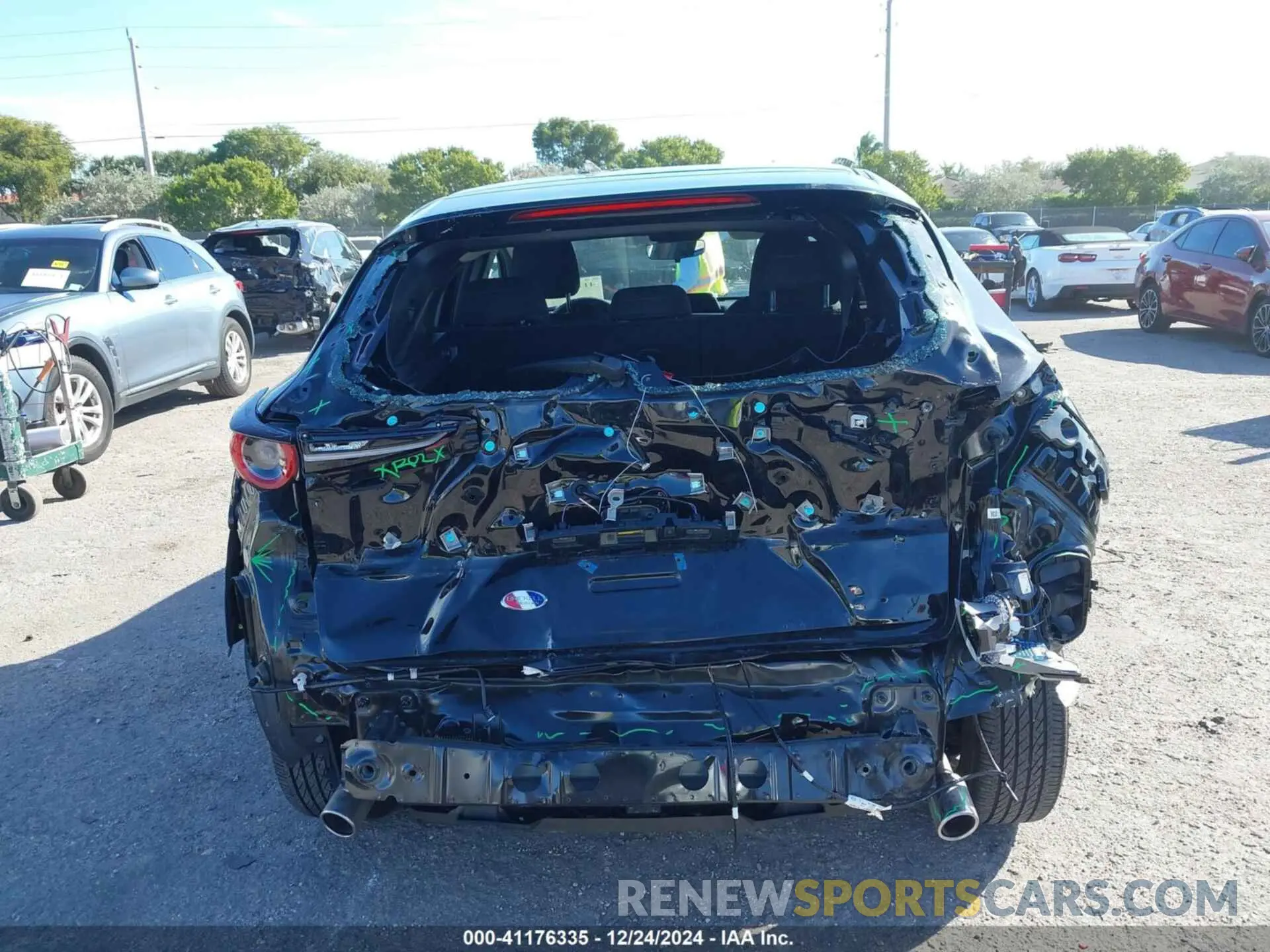 17 fotografías del automóvil dañado 3MVDMBAM4RM644757 MAZDA CX-30 2024