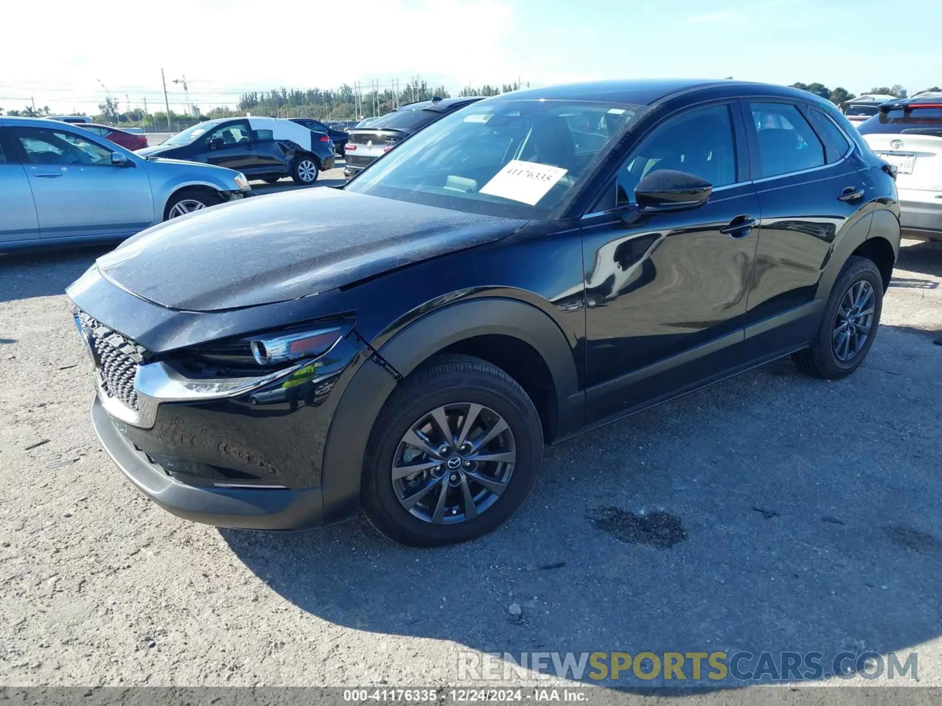2 fotografías del automóvil dañado 3MVDMBAM4RM644757 MAZDA CX-30 2024