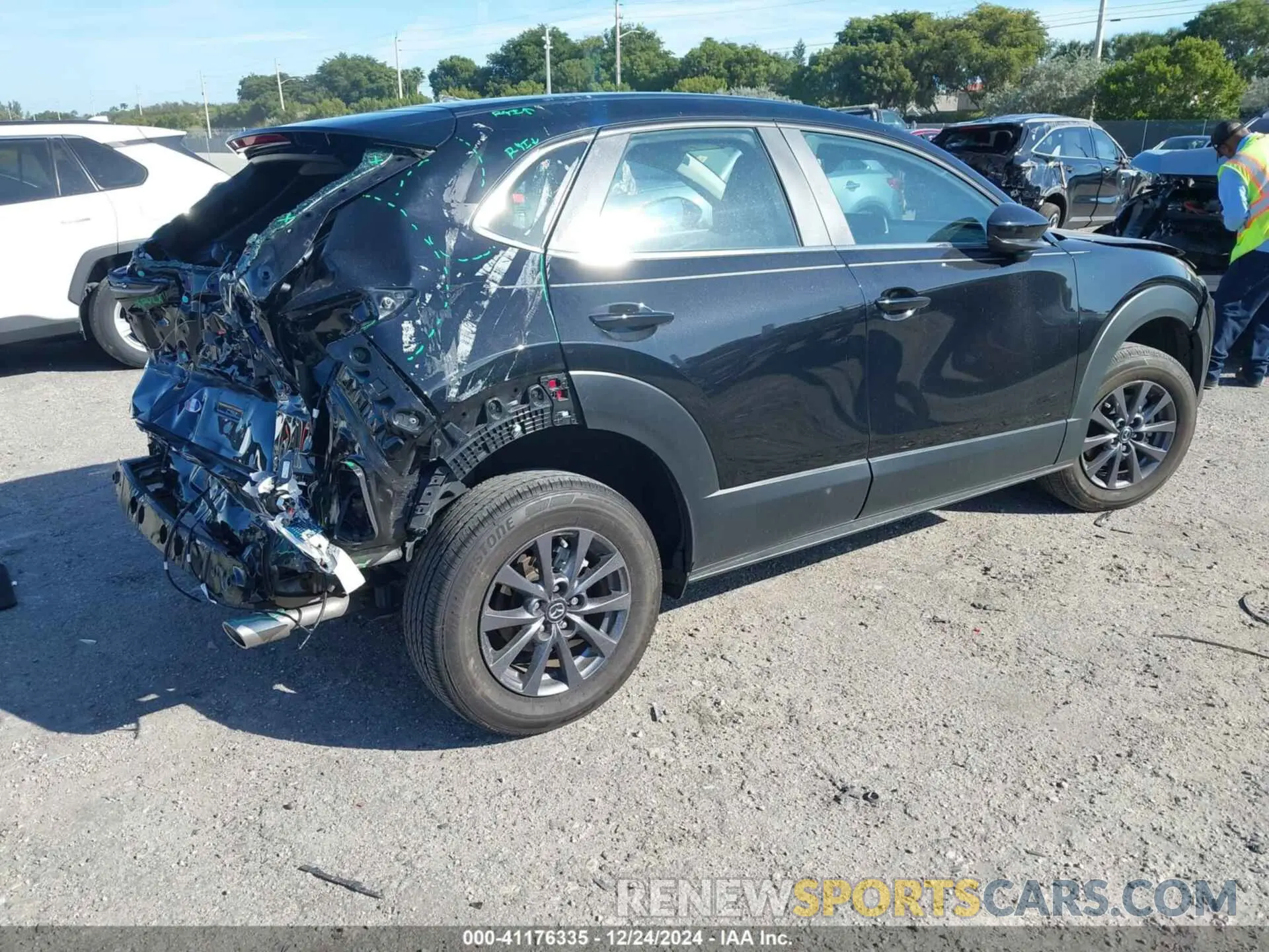 4 fotografías del automóvil dañado 3MVDMBAM4RM644757 MAZDA CX-30 2024